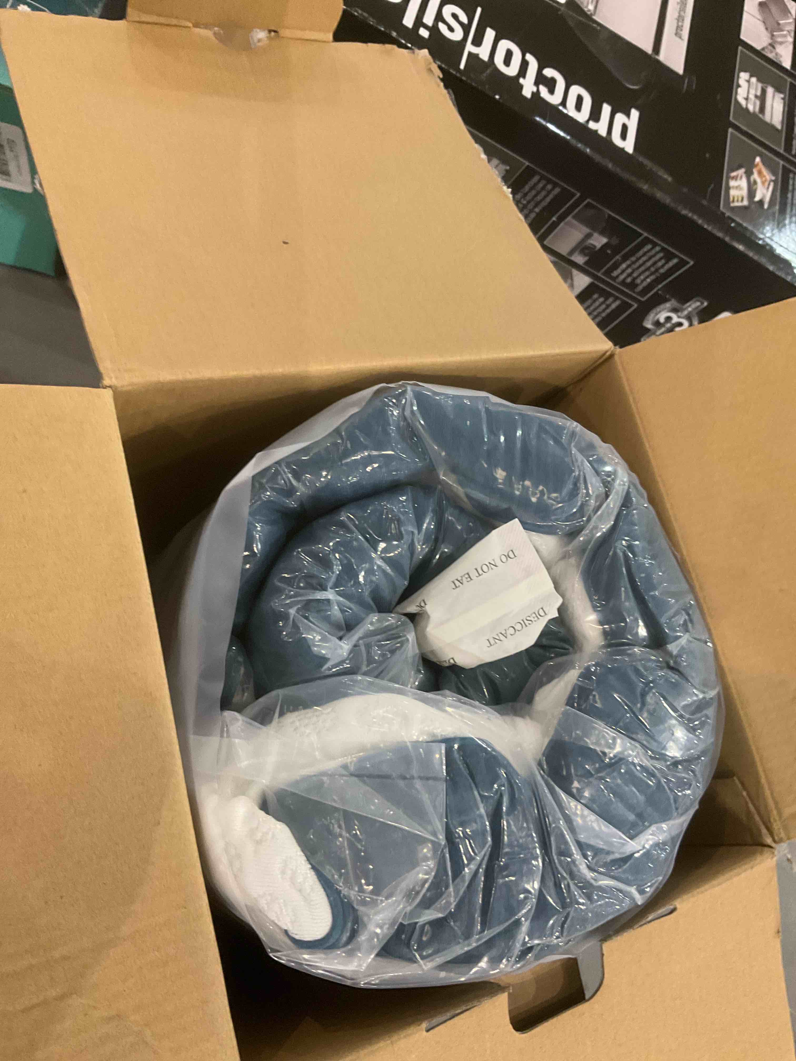 https://s3.amazonaws.com/lotting-images-prod/bidfta/EXS00847478_1704815911055.jpeg
