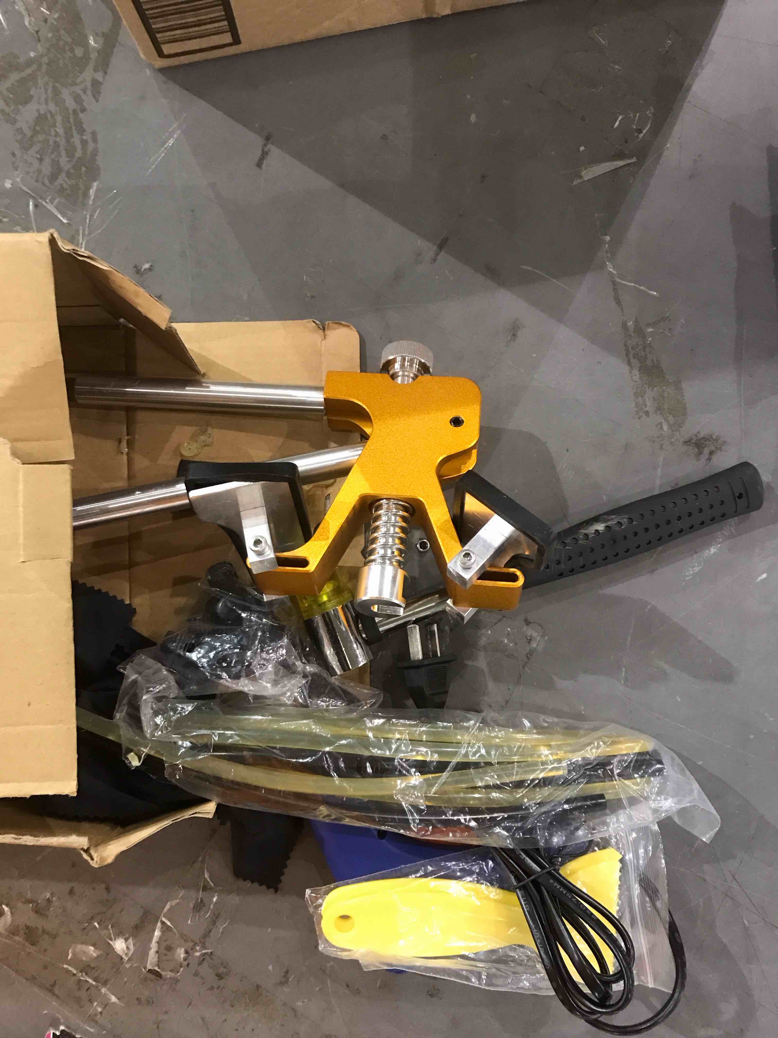 https://s3.amazonaws.com/lotting-images-prod/bidfta/EXS00848400_1699360713694.jpeg