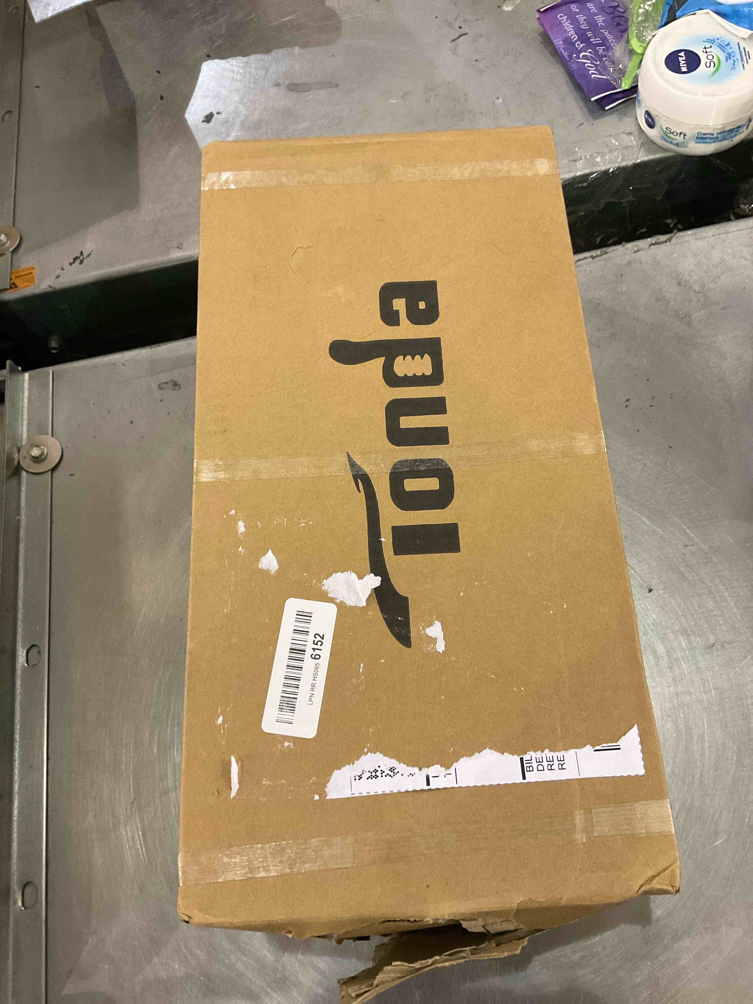 https://s3.amazonaws.com/lotting-images-prod/bidfta/EXS00850021_1703874769421.jpeg