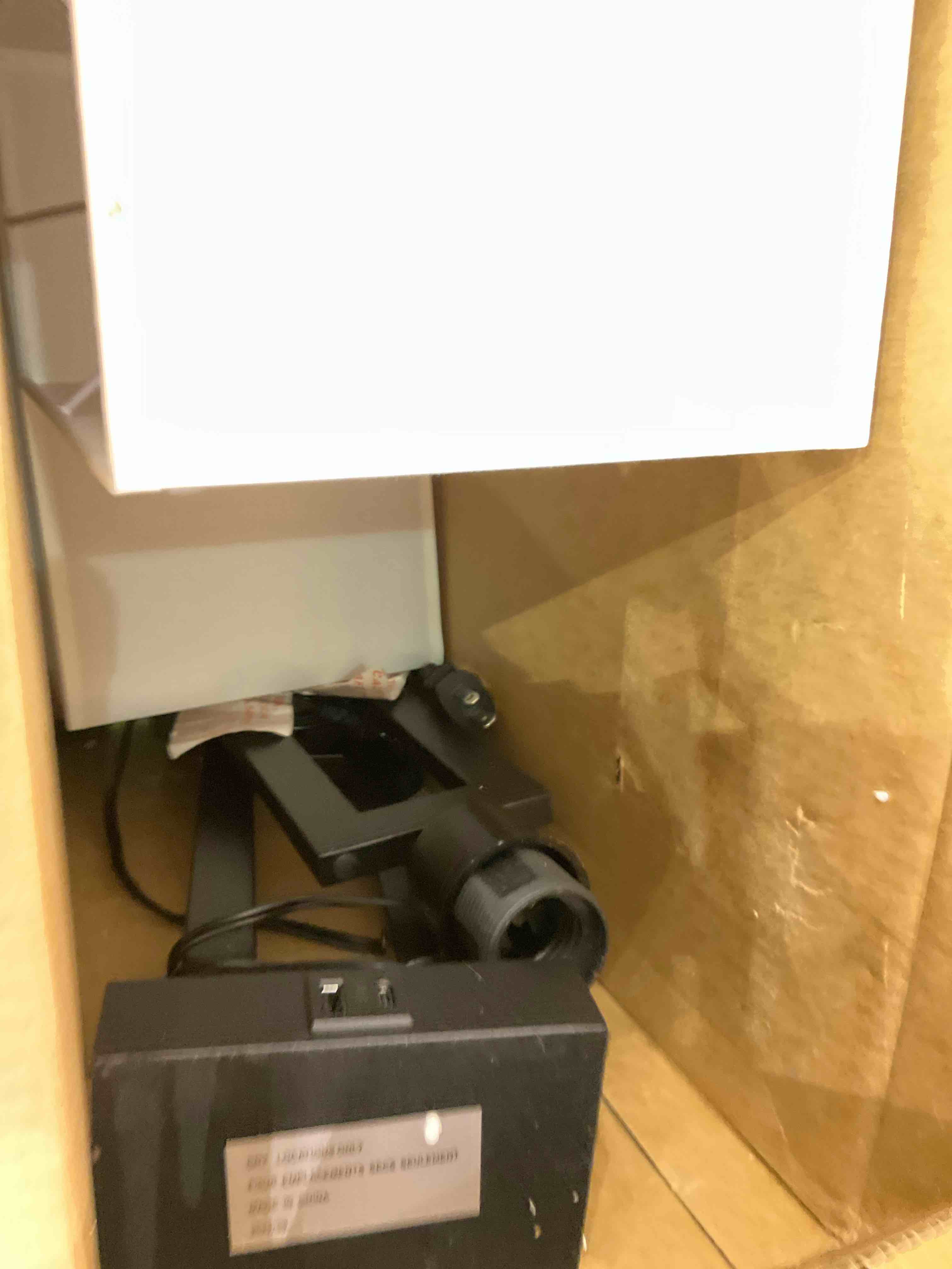 https://s3.amazonaws.com/lotting-images-prod/bidfta/EXS00851184_1703775765527.jpeg