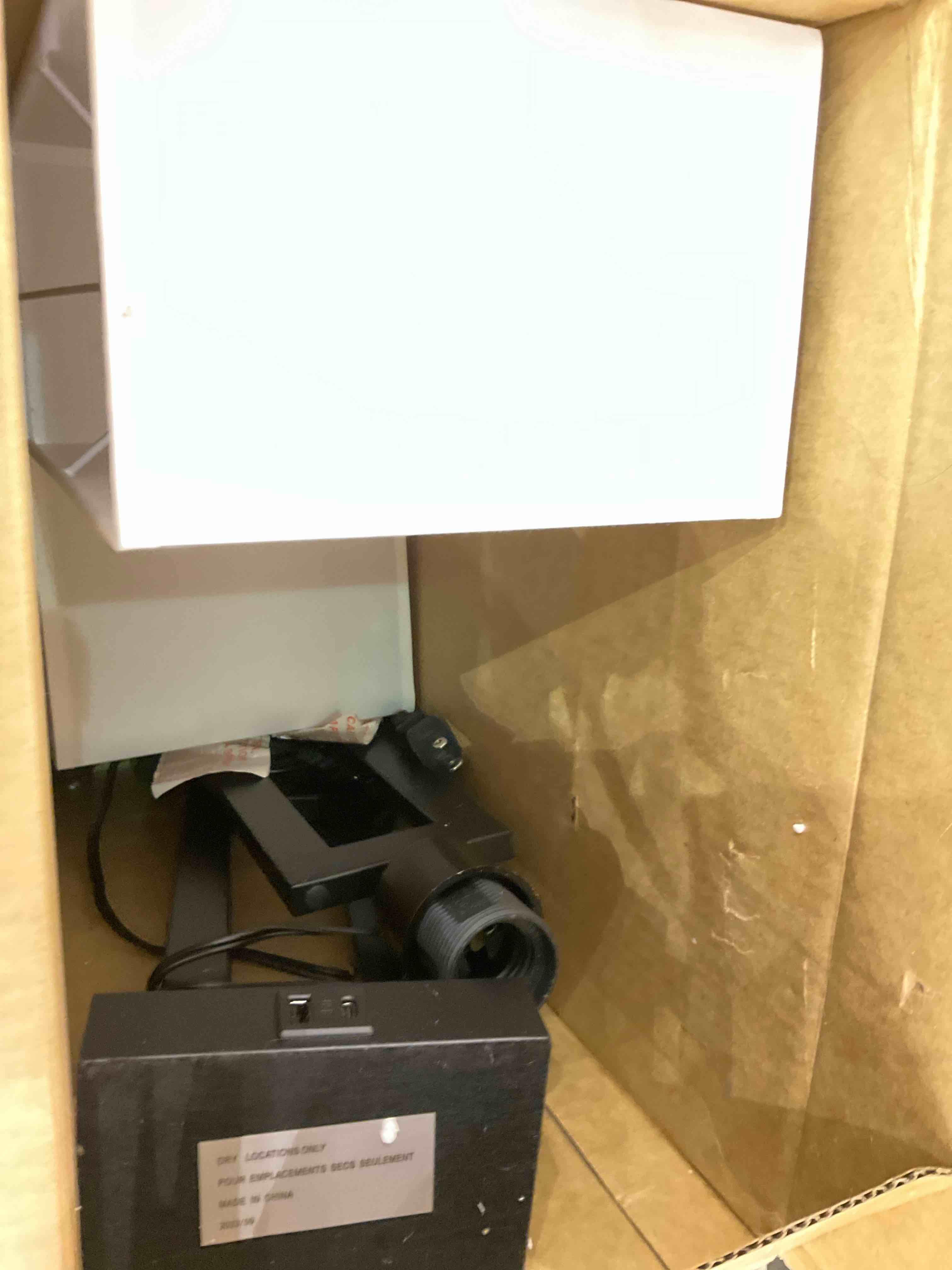 https://s3.amazonaws.com/lotting-images-prod/bidfta/EXS00851184_1703775766816.jpeg