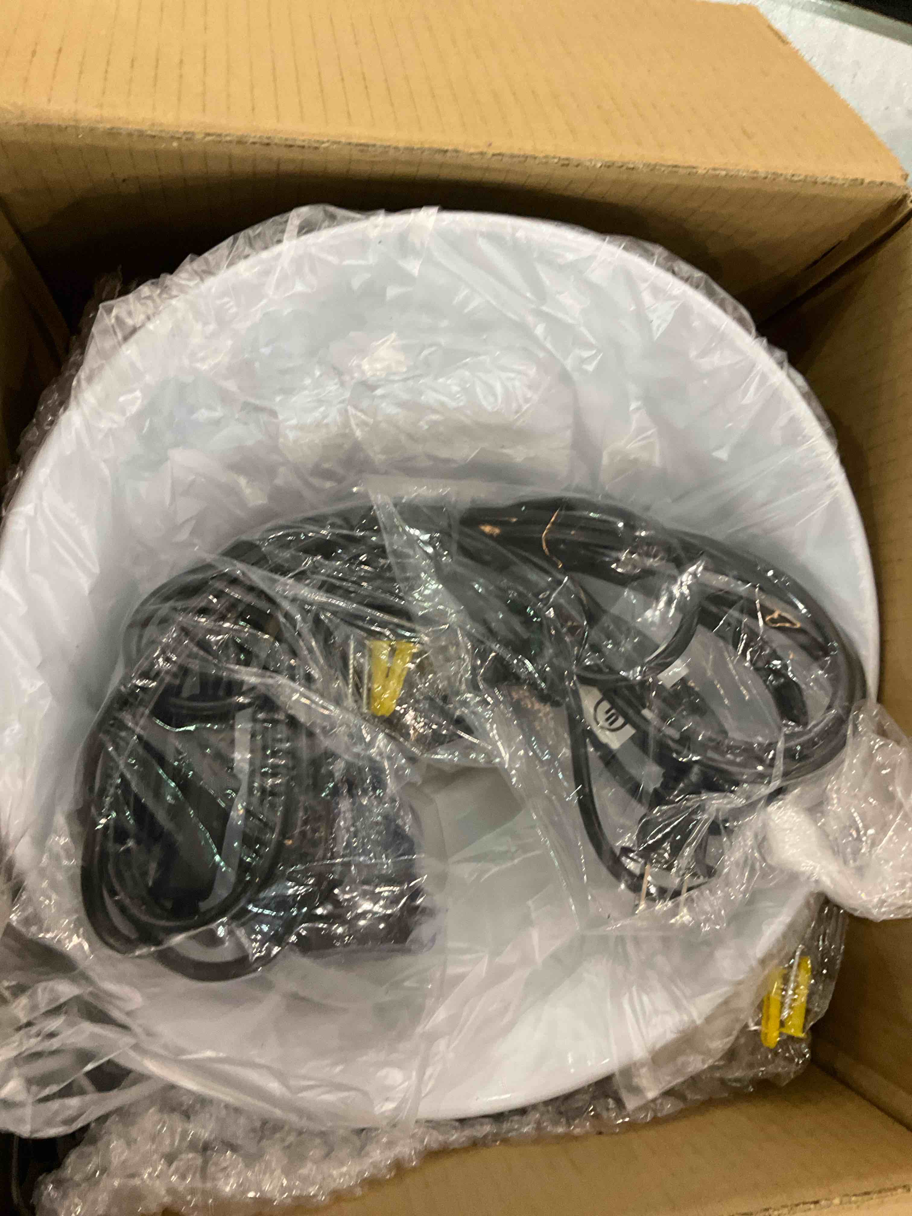 https://s3.amazonaws.com/lotting-images-prod/bidfta/EXS00851185_1703775850634.jpeg