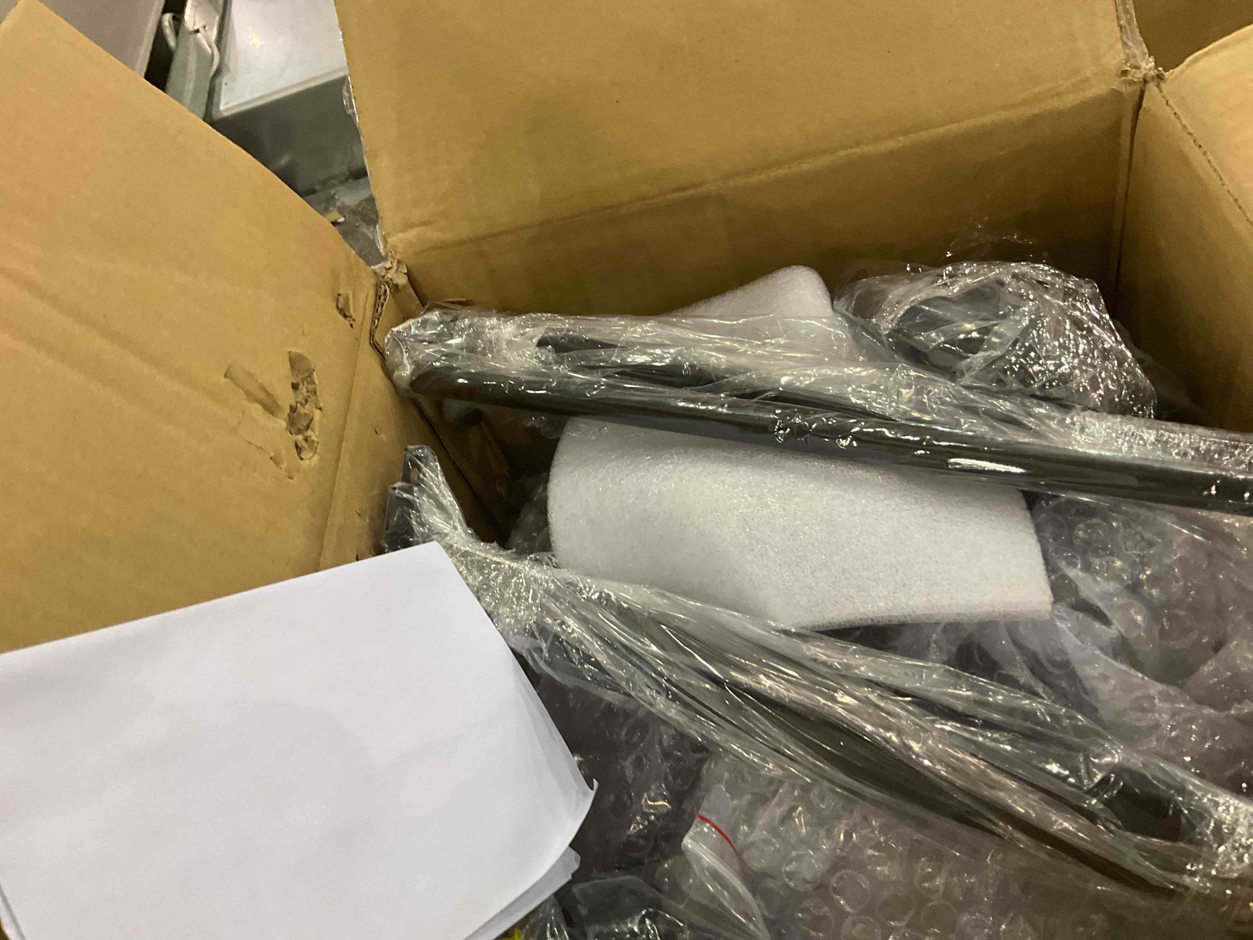 https://s3.amazonaws.com/lotting-images-prod/bidfta/EXS00851507_1704461742423.jpeg
