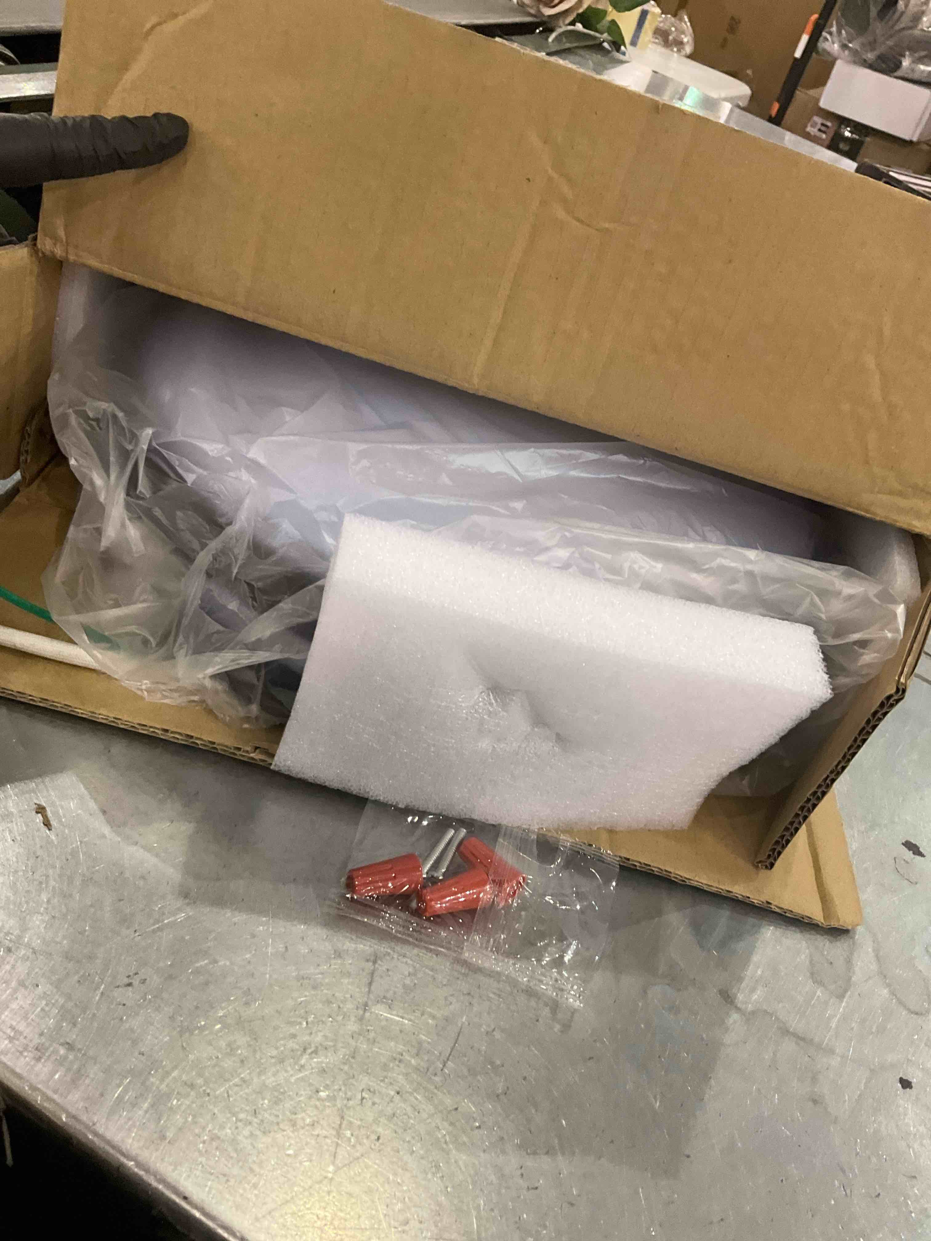 https://s3.amazonaws.com/lotting-images-prod/bidfta/EXS00851509_1704461952812.jpeg