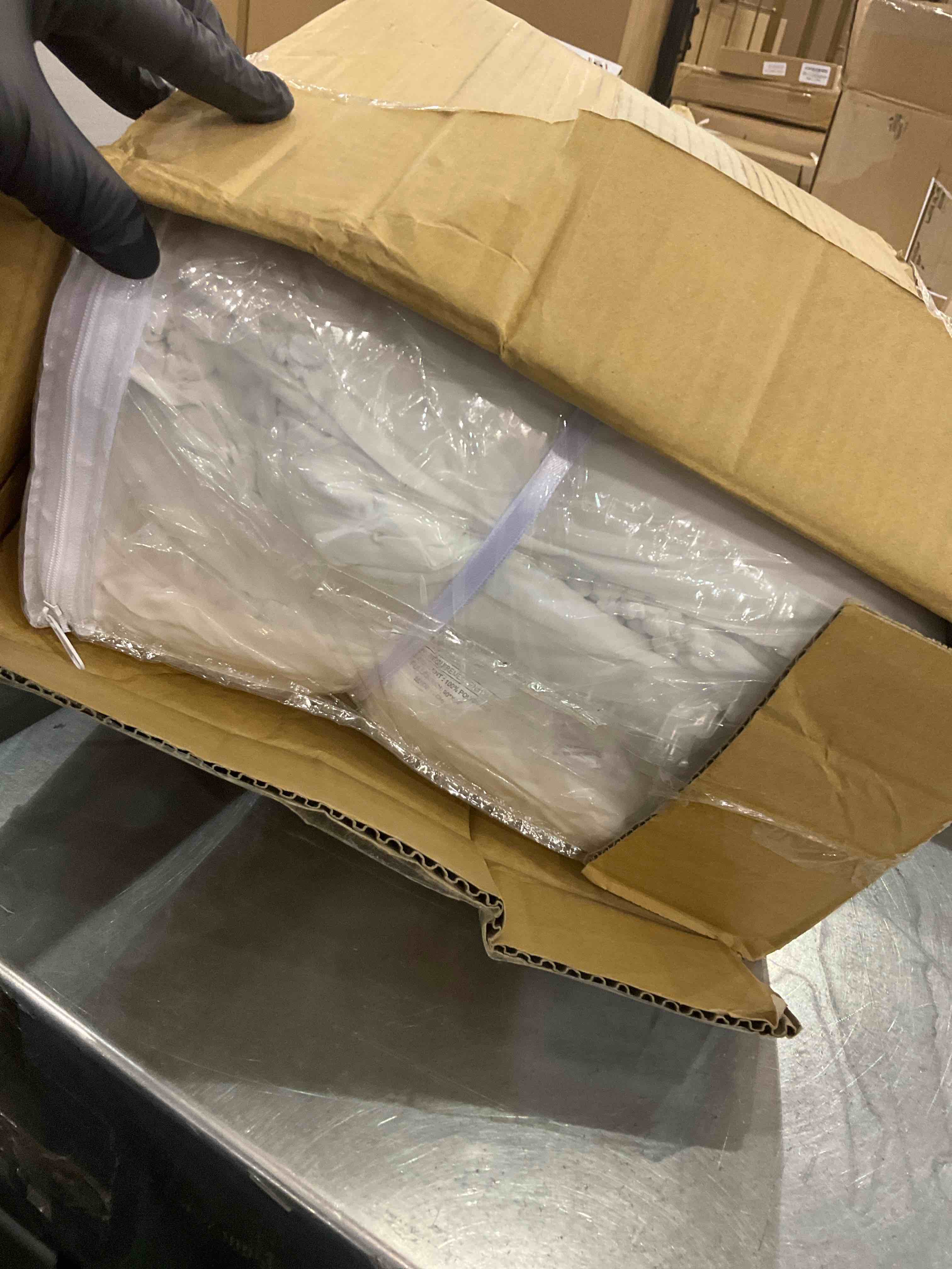 https://s3.amazonaws.com/lotting-images-prod/bidfta/EXS00851536_1704466843599.jpeg