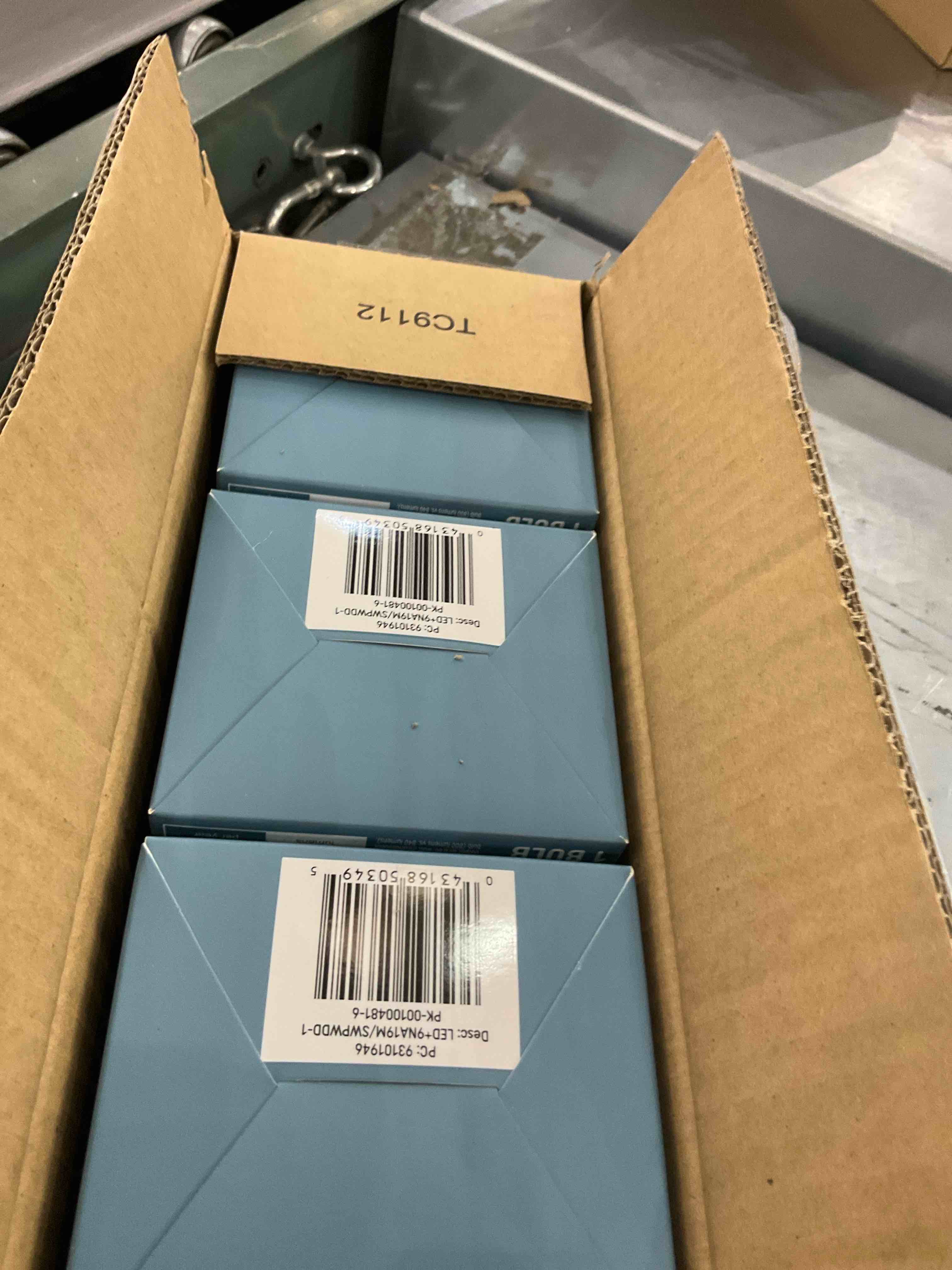 https://s3.amazonaws.com/lotting-images-prod/bidfta/EXS00851577_1704471533072.jpeg