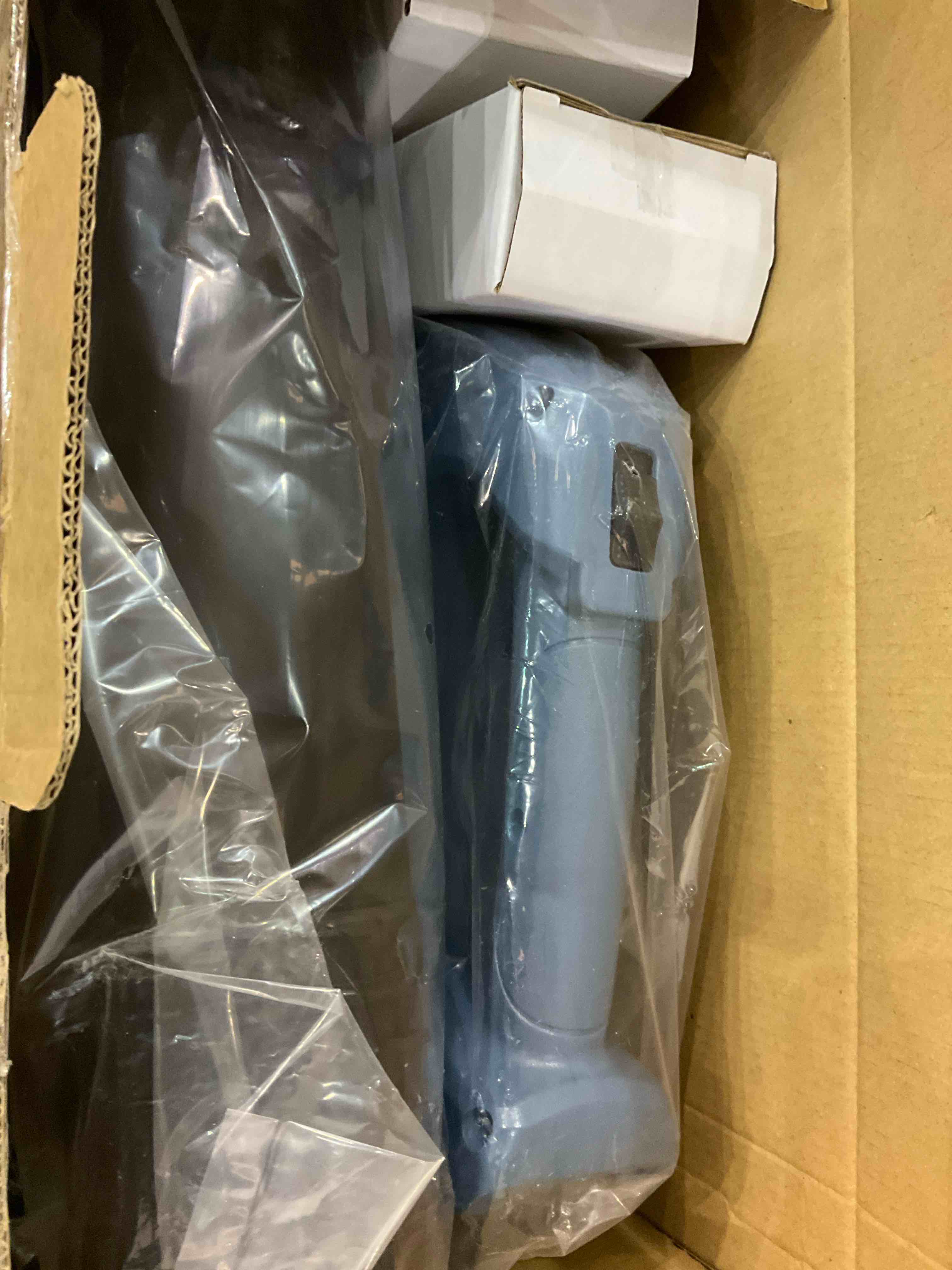 https://s3.amazonaws.com/lotting-images-prod/bidfta/EXS00852837_1703861831332.jpeg