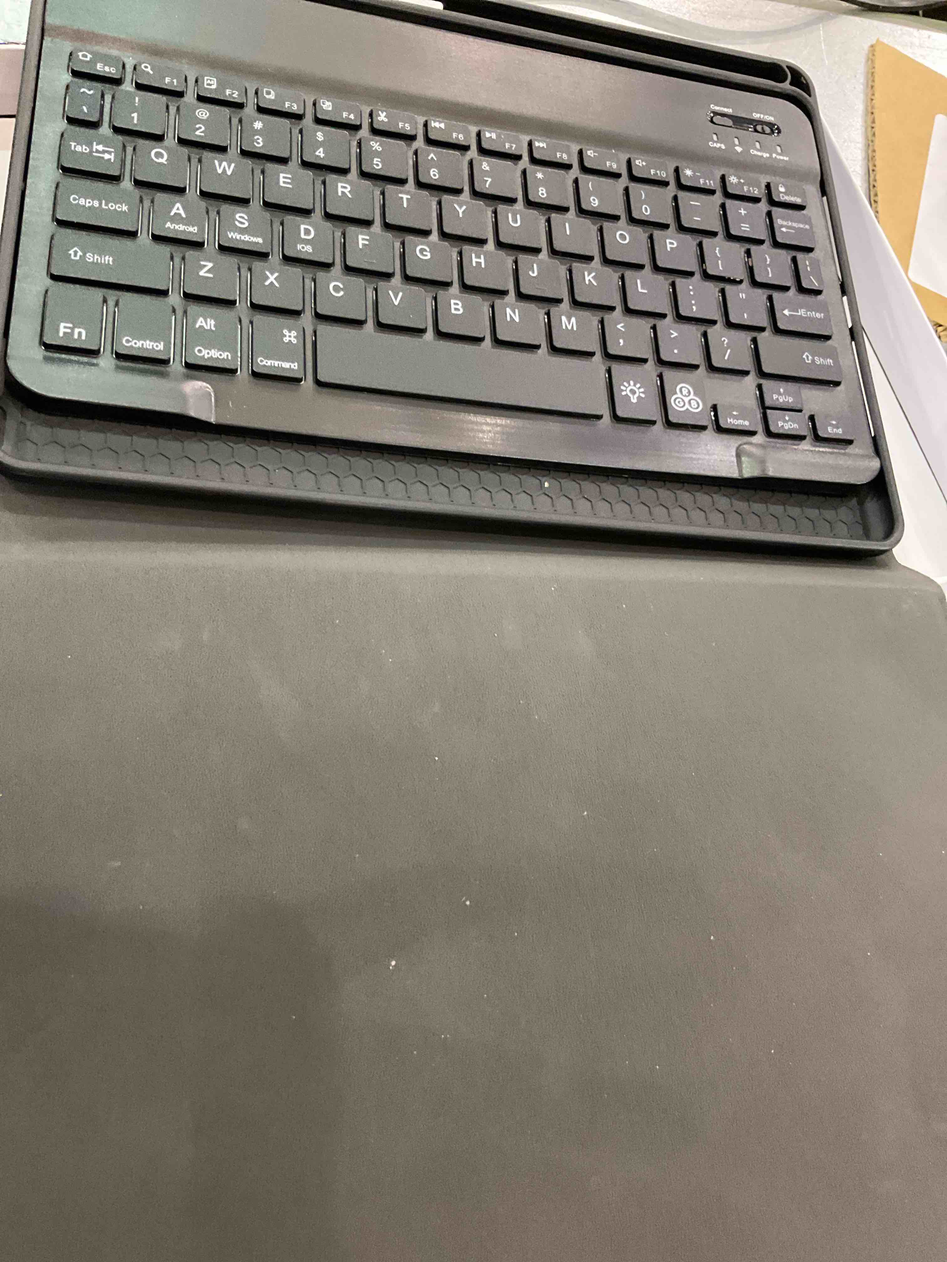https://s3.amazonaws.com/lotting-images-prod/bidfta/EXS00853403_1704737868945.jpeg