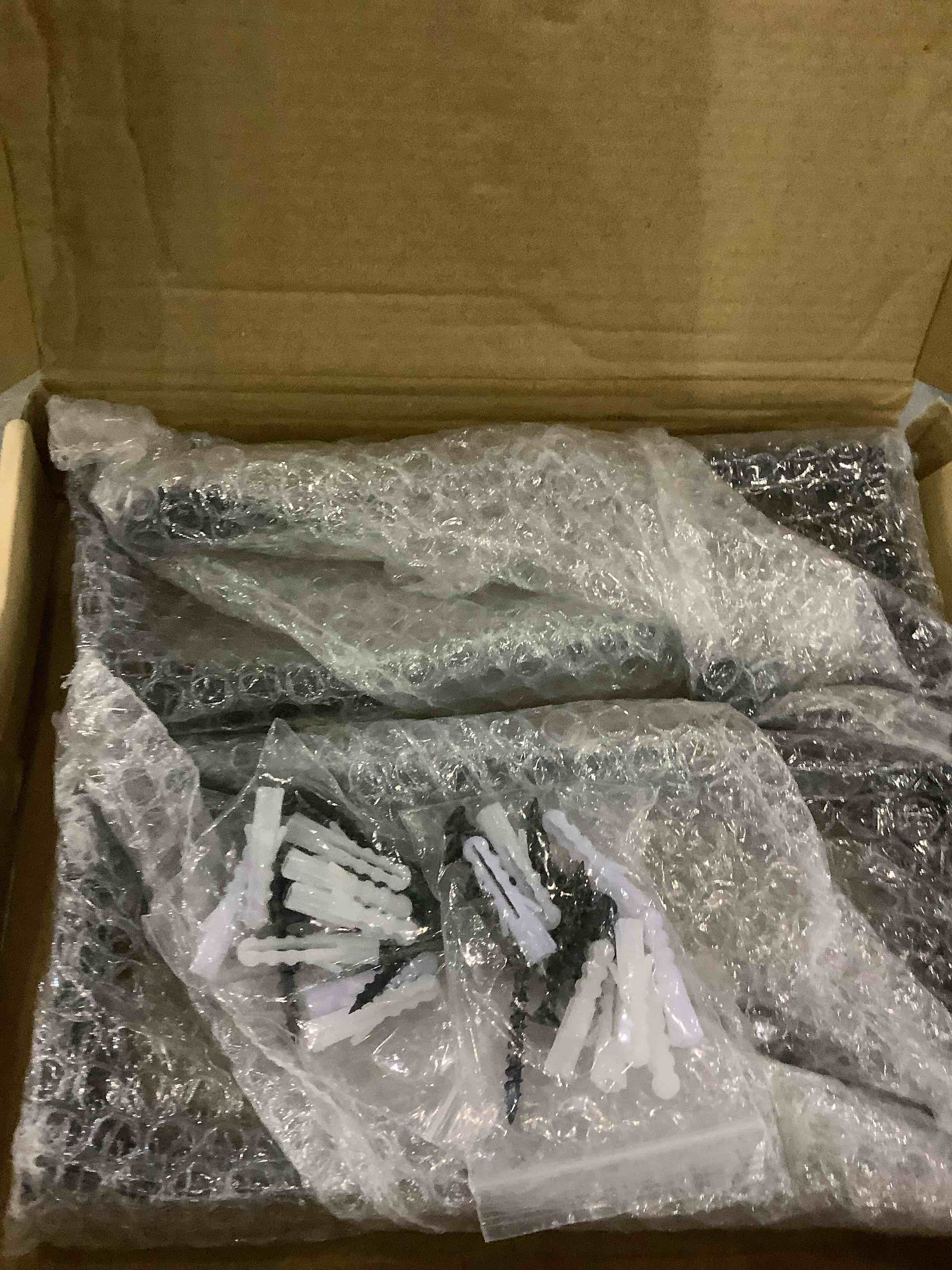 https://s3.amazonaws.com/lotting-images-prod/bidfta/EXS00853632_1703872826879.jpeg
