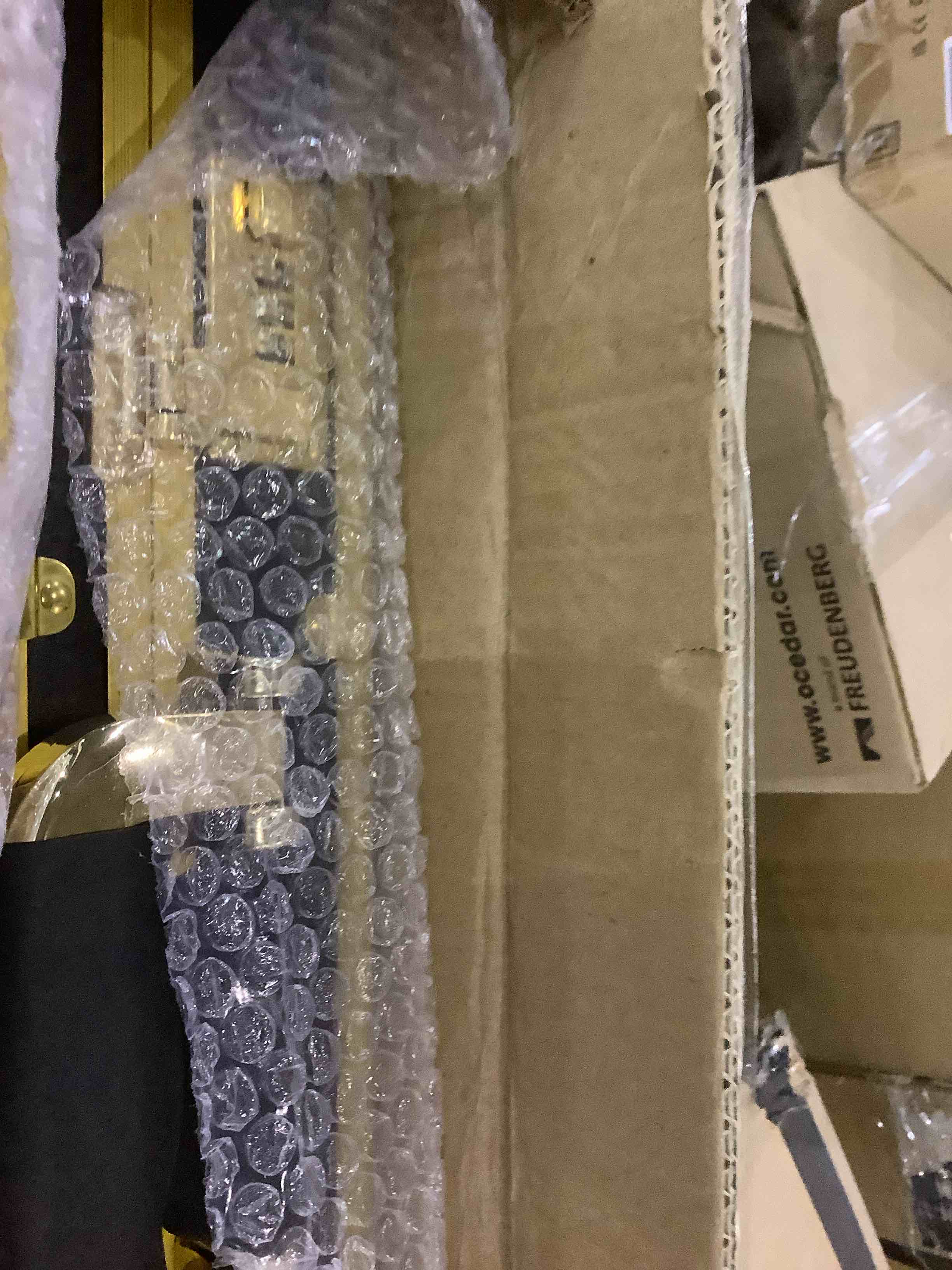 https://s3.amazonaws.com/lotting-images-prod/bidfta/EXS00853669_1704197357093.jpeg