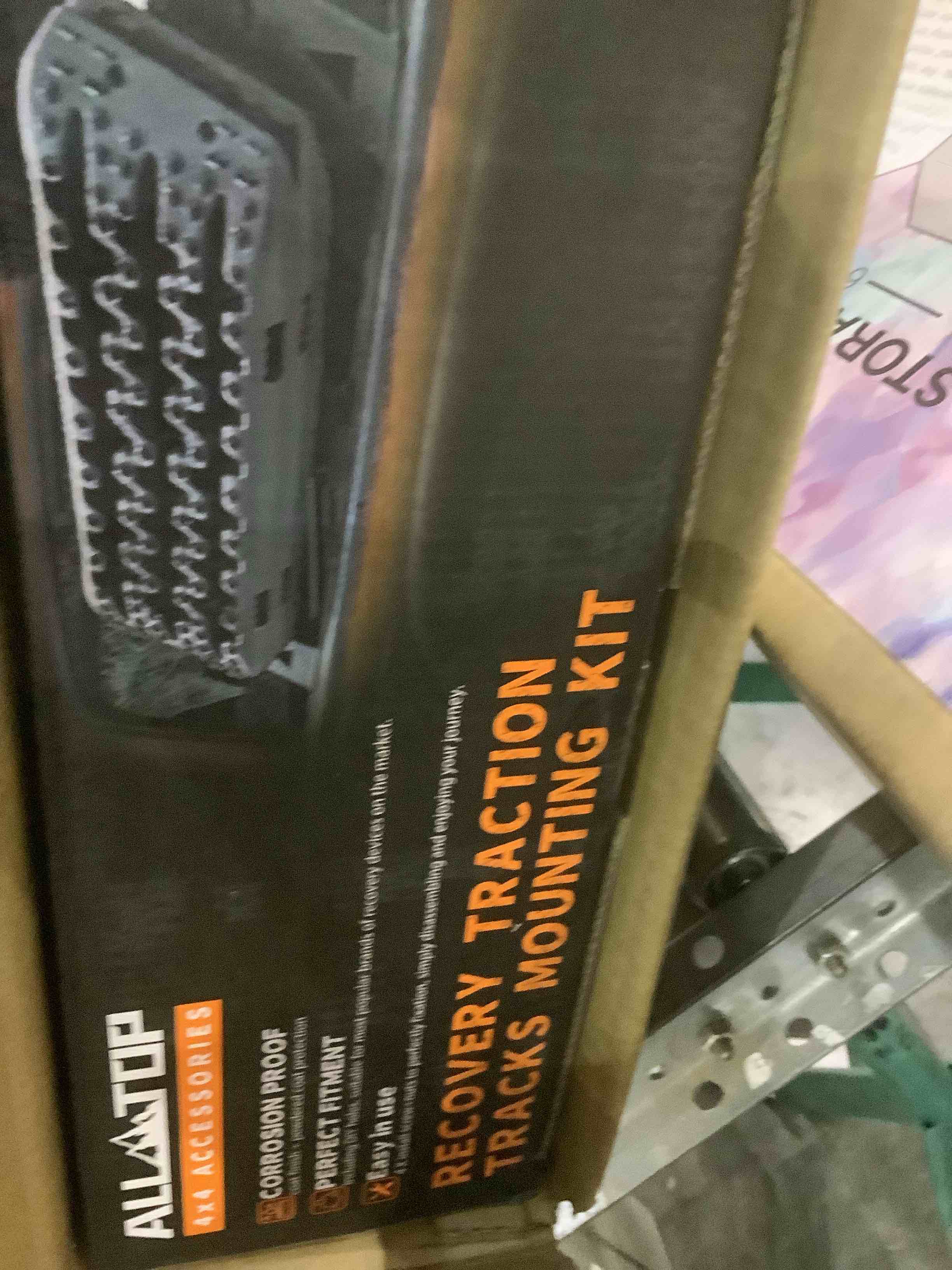 https://s3.amazonaws.com/lotting-images-prod/bidfta/EXS00853684_1704200274711.jpeg