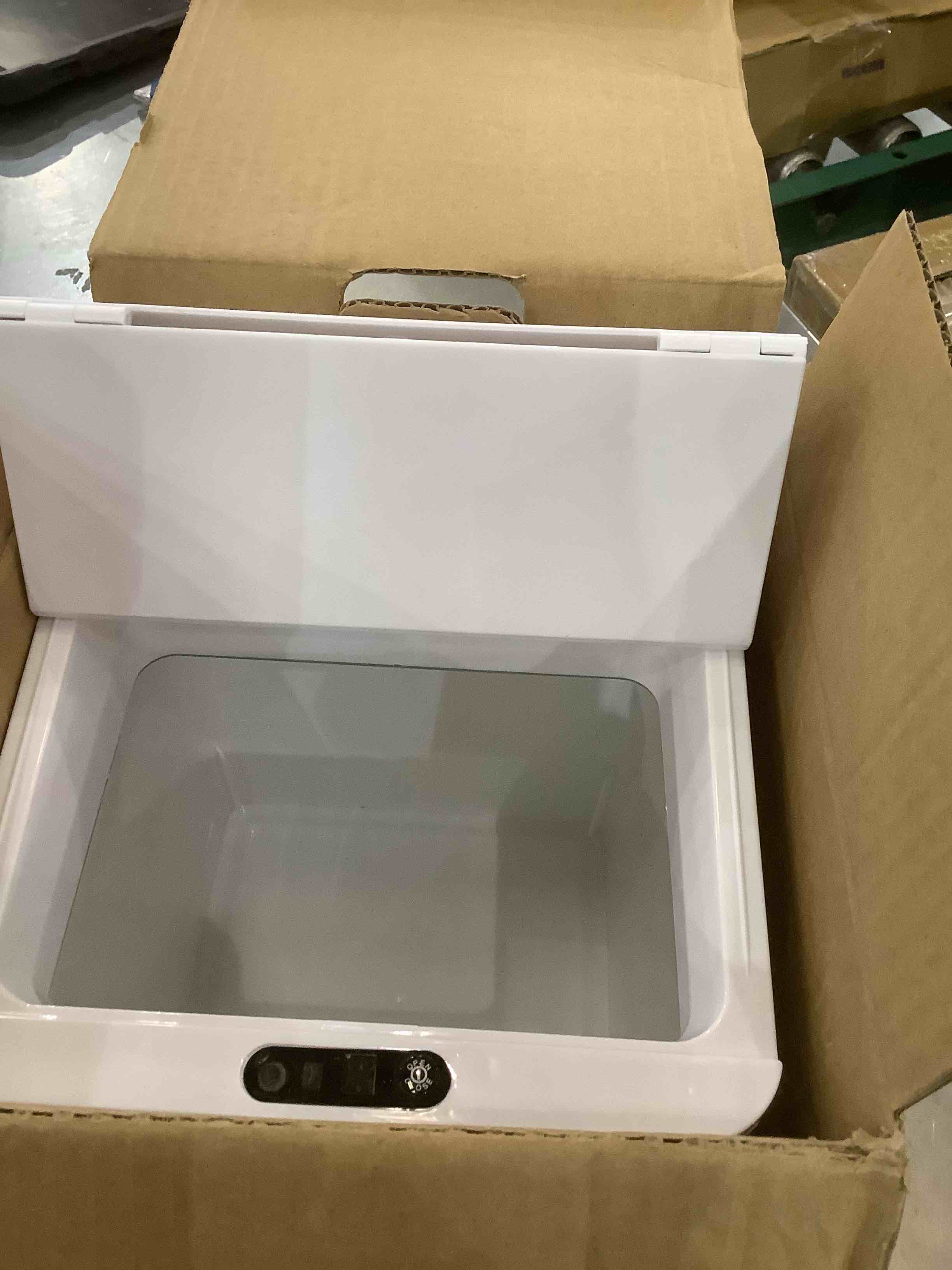 https://s3.amazonaws.com/lotting-images-prod/bidfta/EXS00853765_1704224101745.jpeg