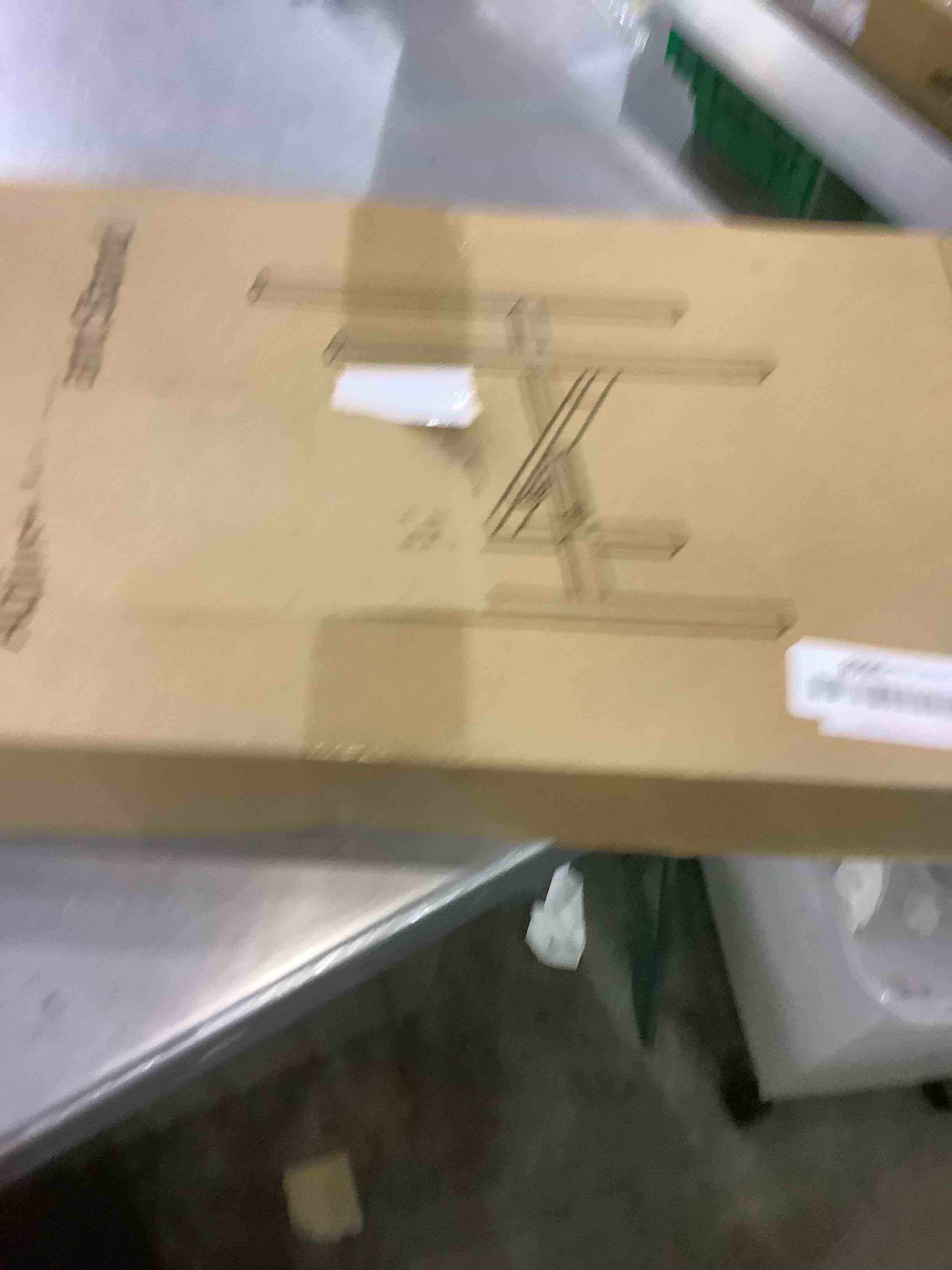 https://s3.amazonaws.com/lotting-images-prod/bidfta/EXS00853806_1704287955121.jpeg