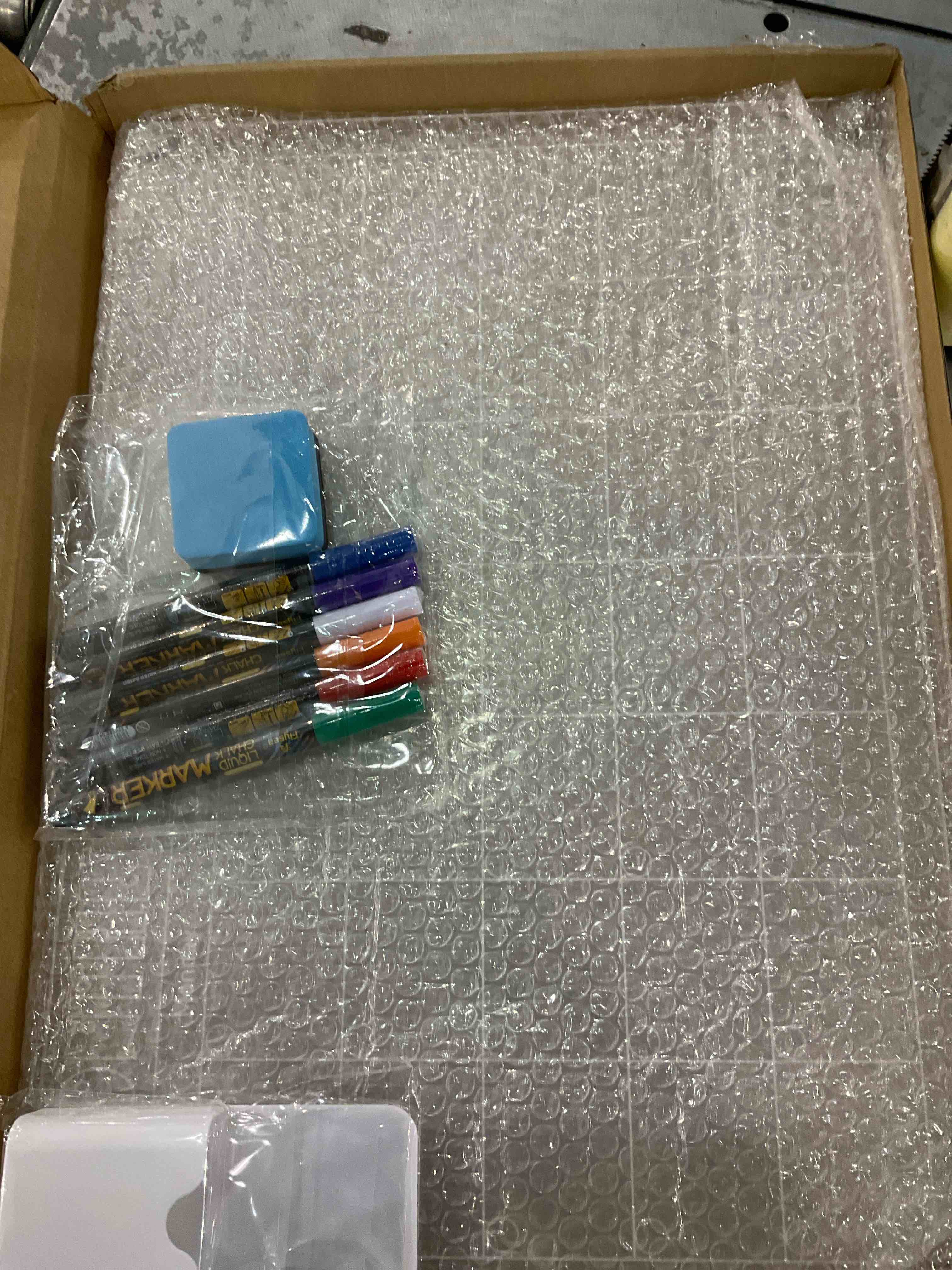 https://s3.amazonaws.com/lotting-images-prod/bidfta/EXS00854243_1703857605436.jpeg