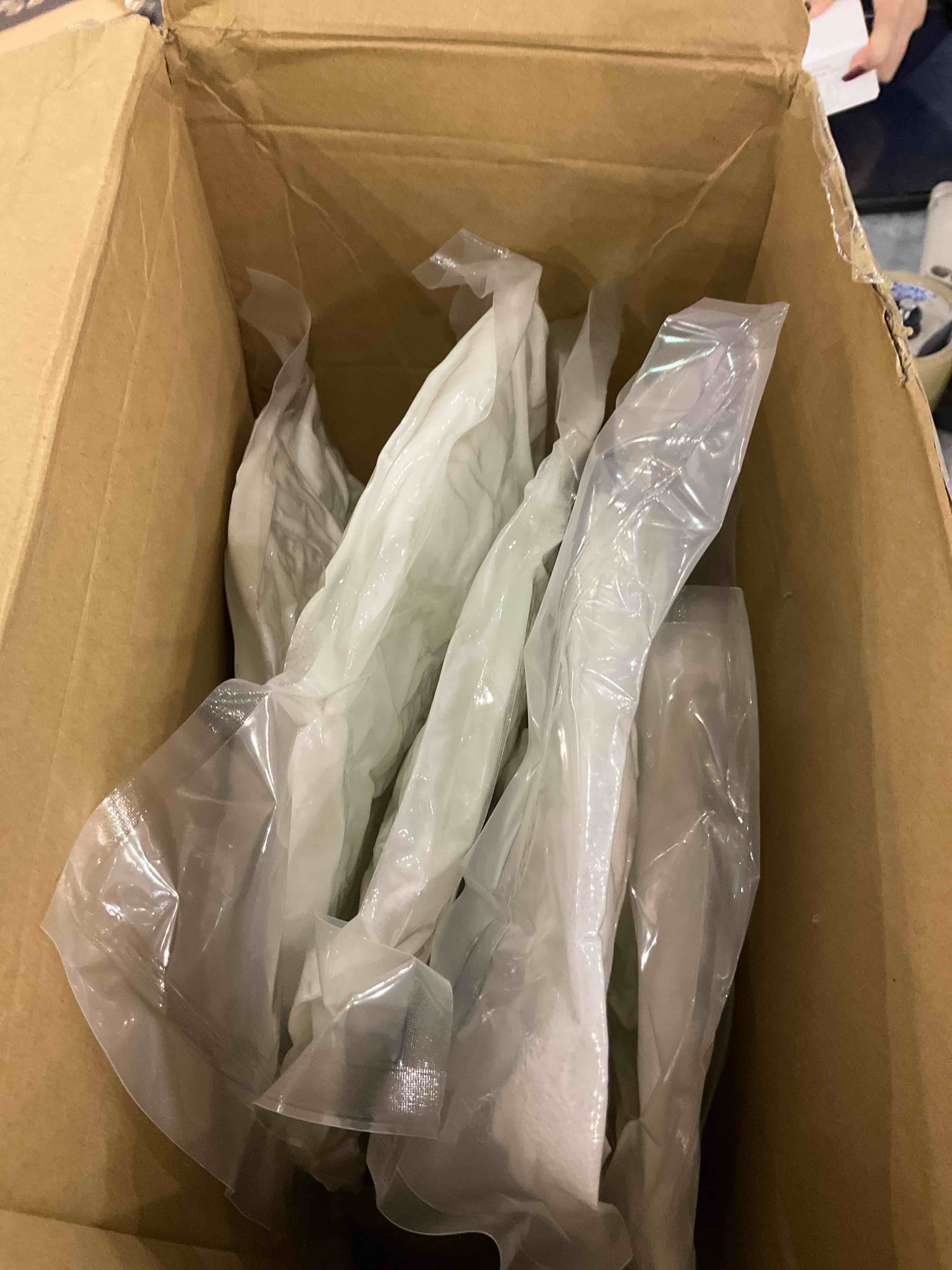 https://s3.amazonaws.com/lotting-images-prod/bidfta/EXS00854259_1703860930912.jpeg