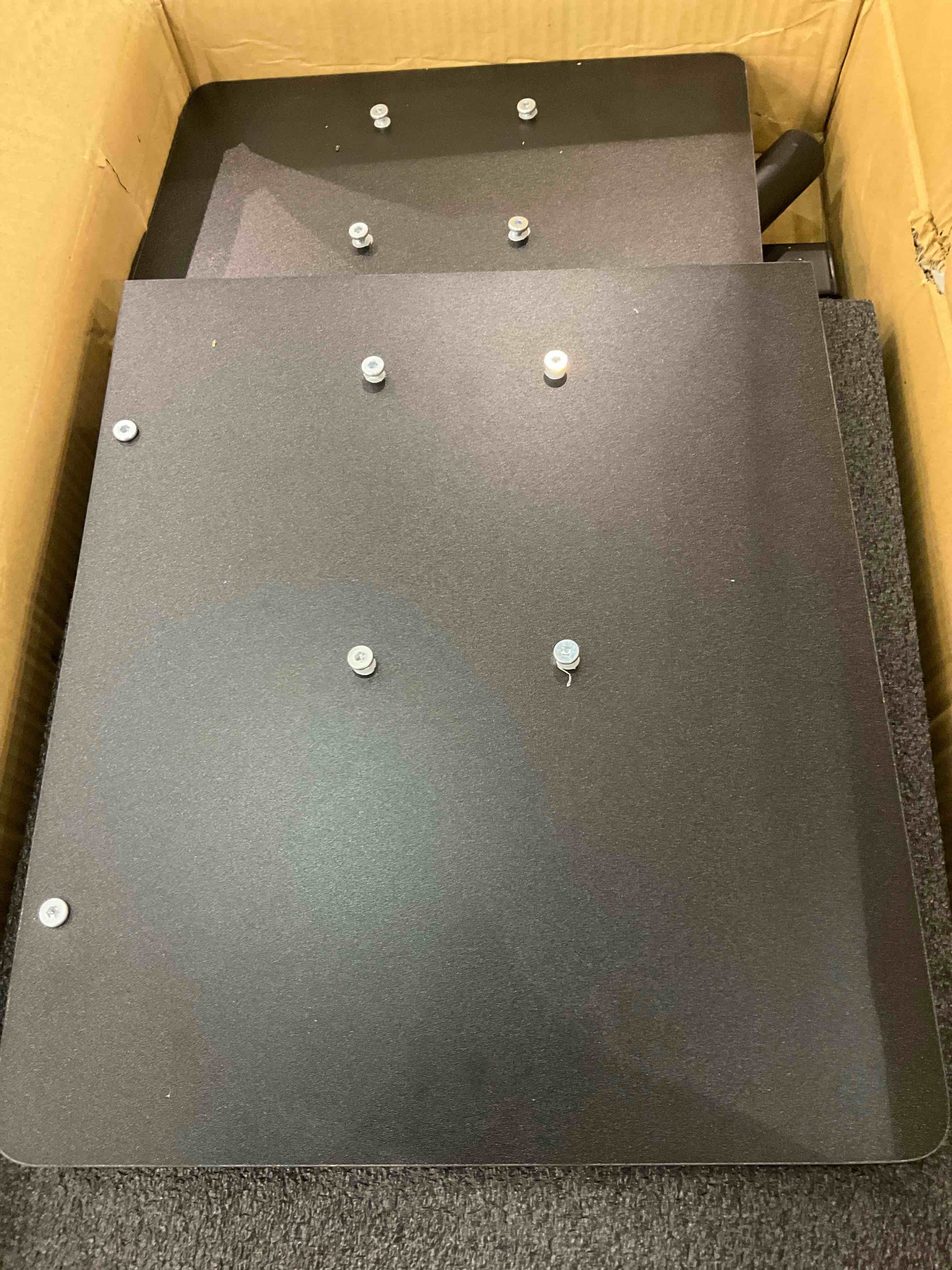 https://s3.amazonaws.com/lotting-images-prod/bidfta/EXS00854440_1704207531193.jpeg
