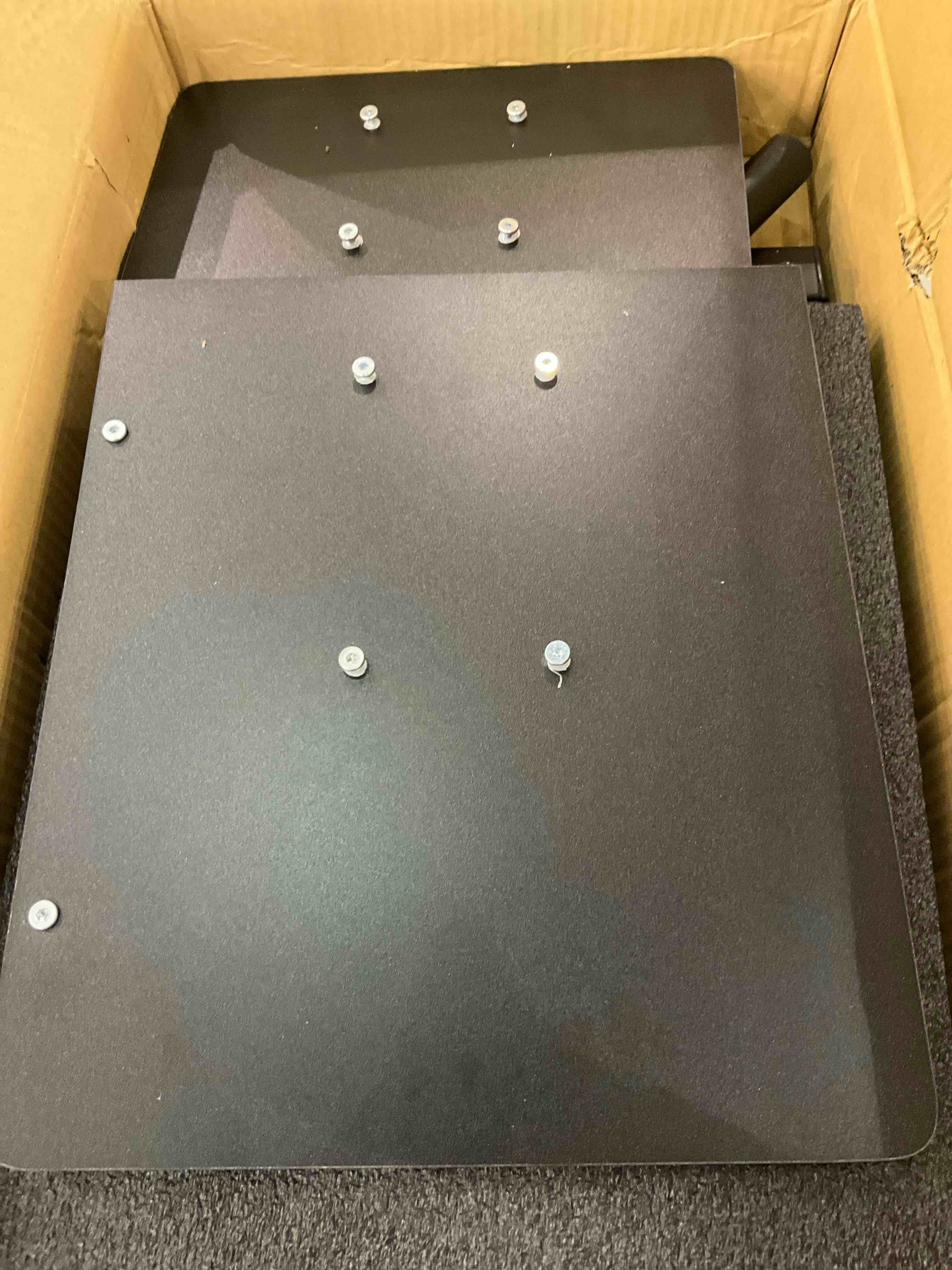 https://s3.amazonaws.com/lotting-images-prod/bidfta/EXS00854440_1704207532270.jpeg