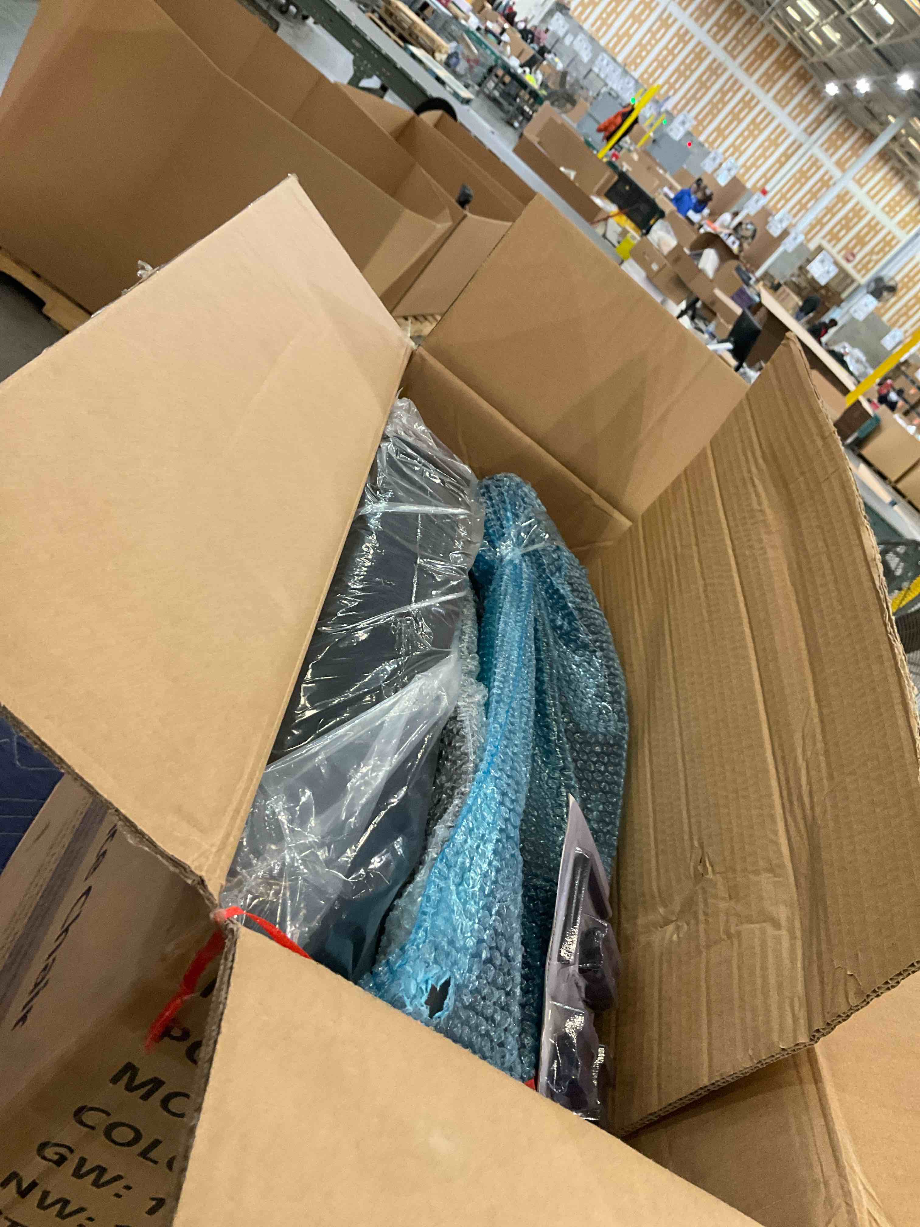 https://s3.amazonaws.com/lotting-images-prod/bidfta/EXS00854547_1705939999273.jpeg