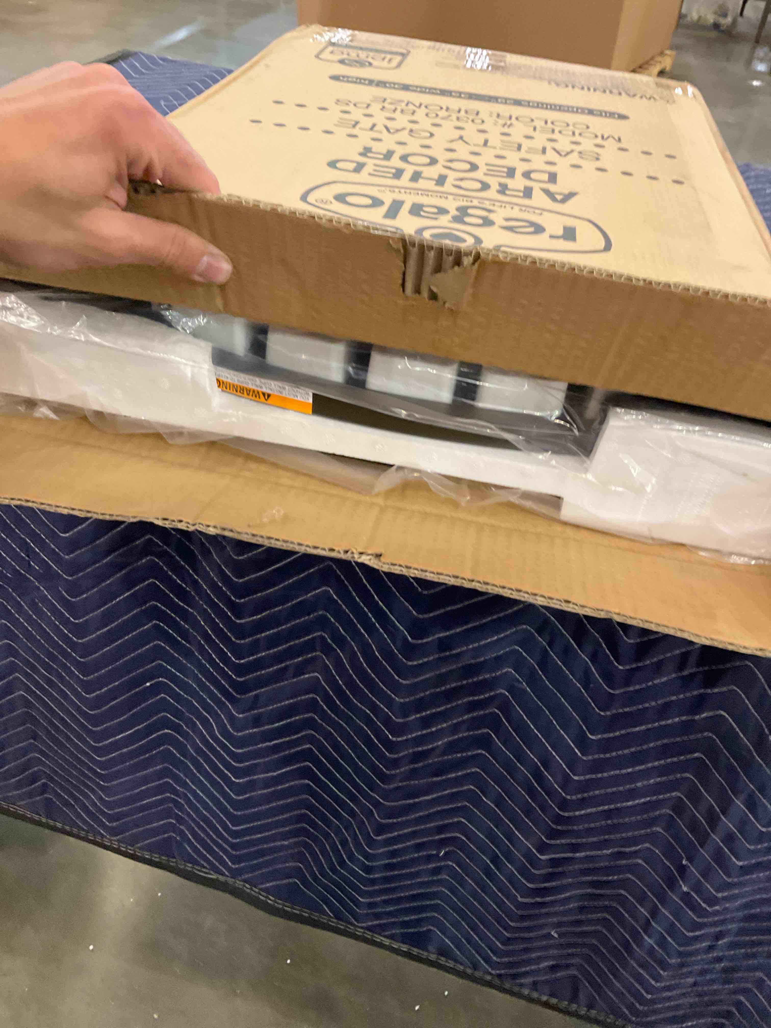 https://s3.amazonaws.com/lotting-images-prod/bidfta/EXS00854597_1705952252318.jpeg