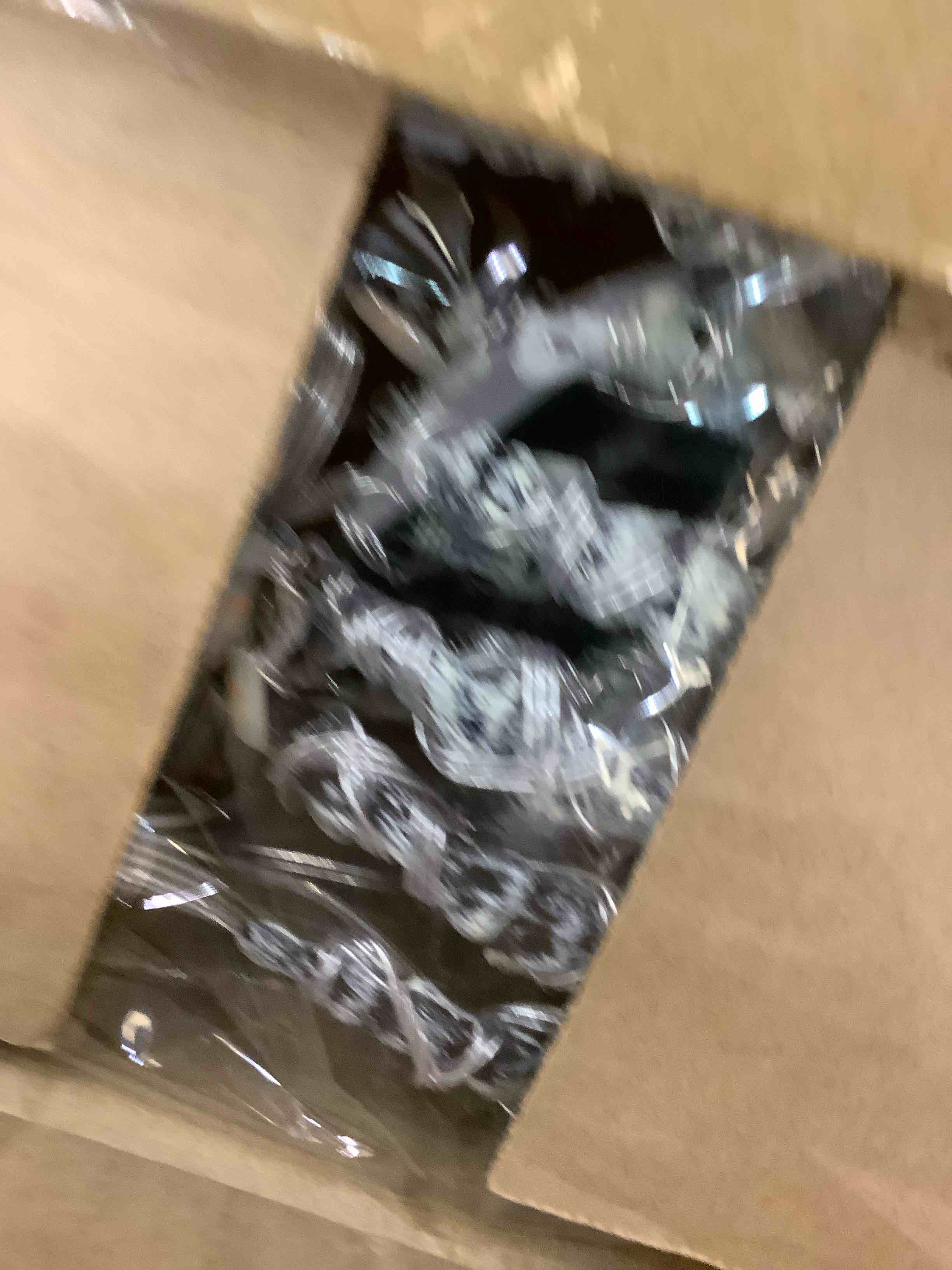 https://s3.amazonaws.com/lotting-images-prod/bidfta/EXS00857942_1704211634279.jpeg
