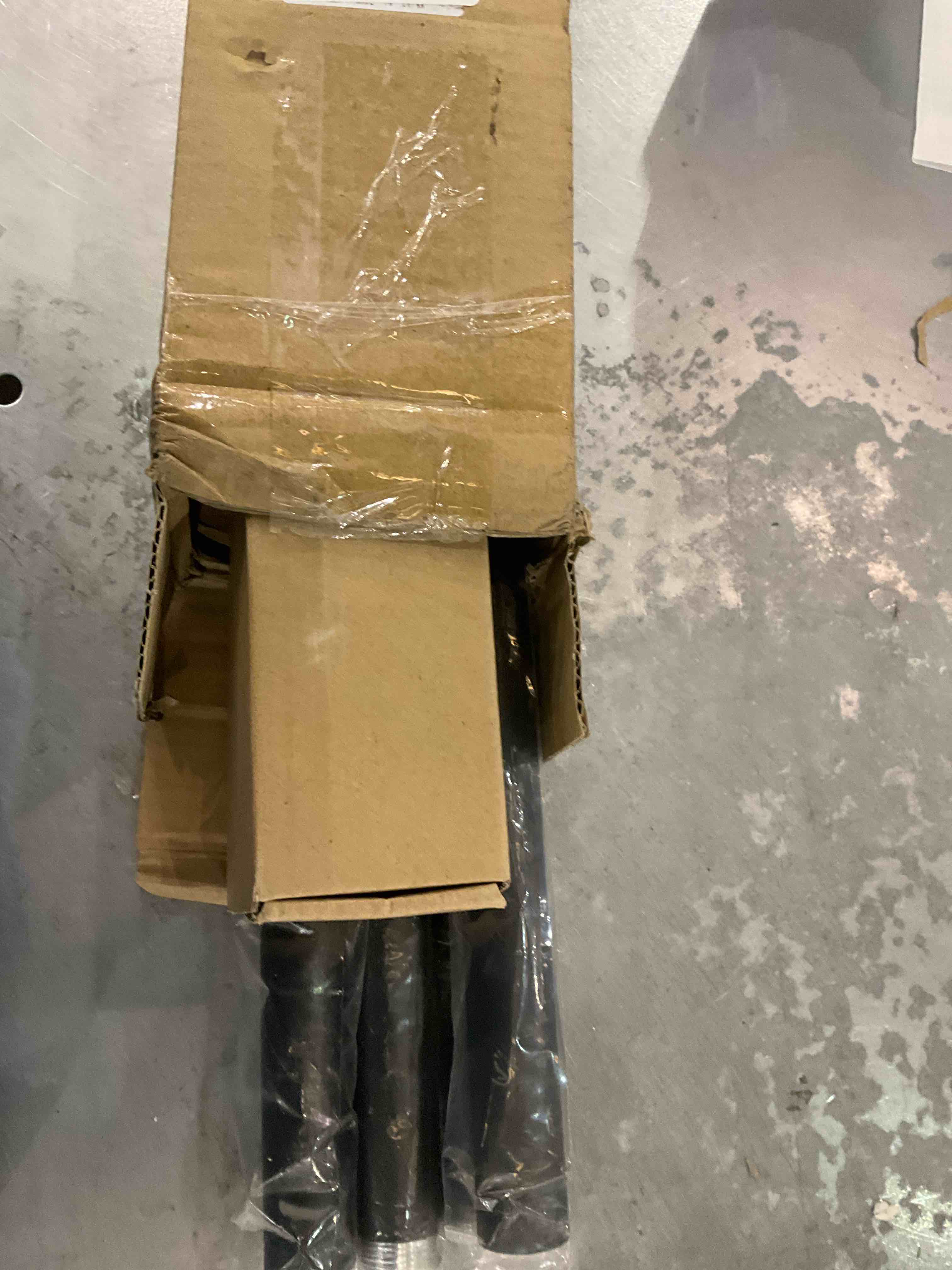 https://s3.amazonaws.com/lotting-images-prod/bidfta/EXS00858776_1704471792627.jpeg