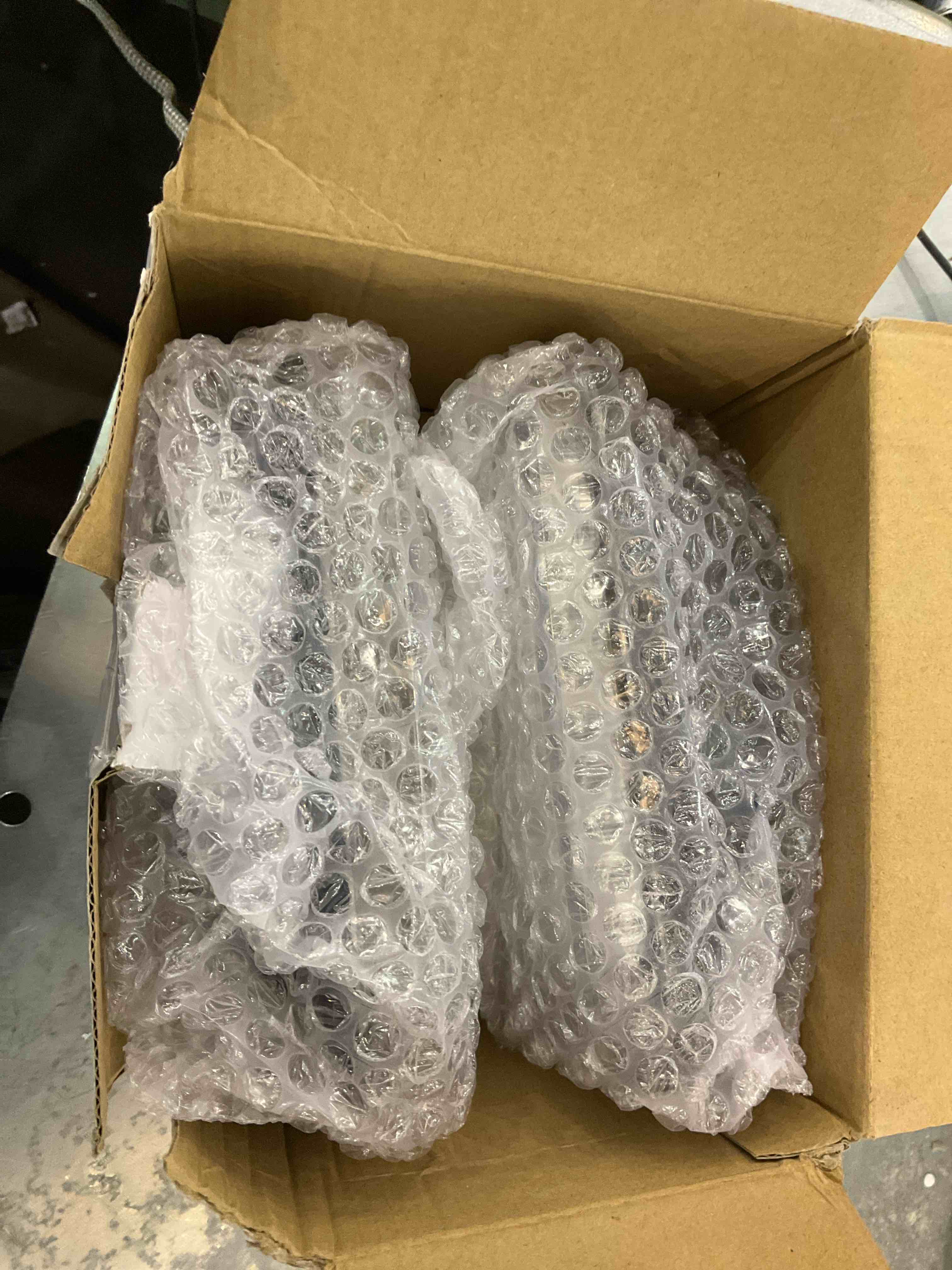 https://s3.amazonaws.com/lotting-images-prod/bidfta/EXS00858861_1704732139916.jpeg