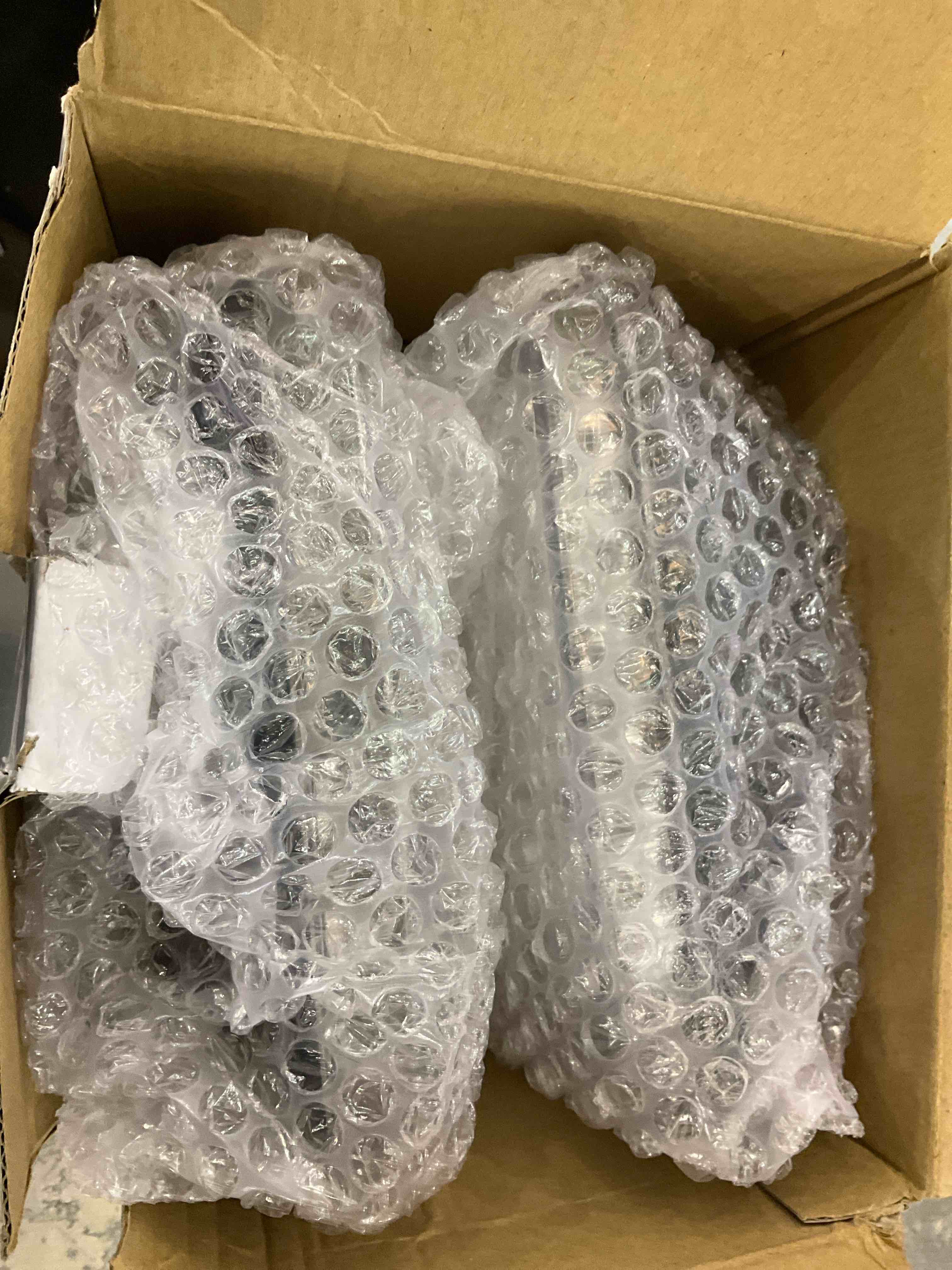 https://s3.amazonaws.com/lotting-images-prod/bidfta/EXS00858861_1704732144148.jpeg