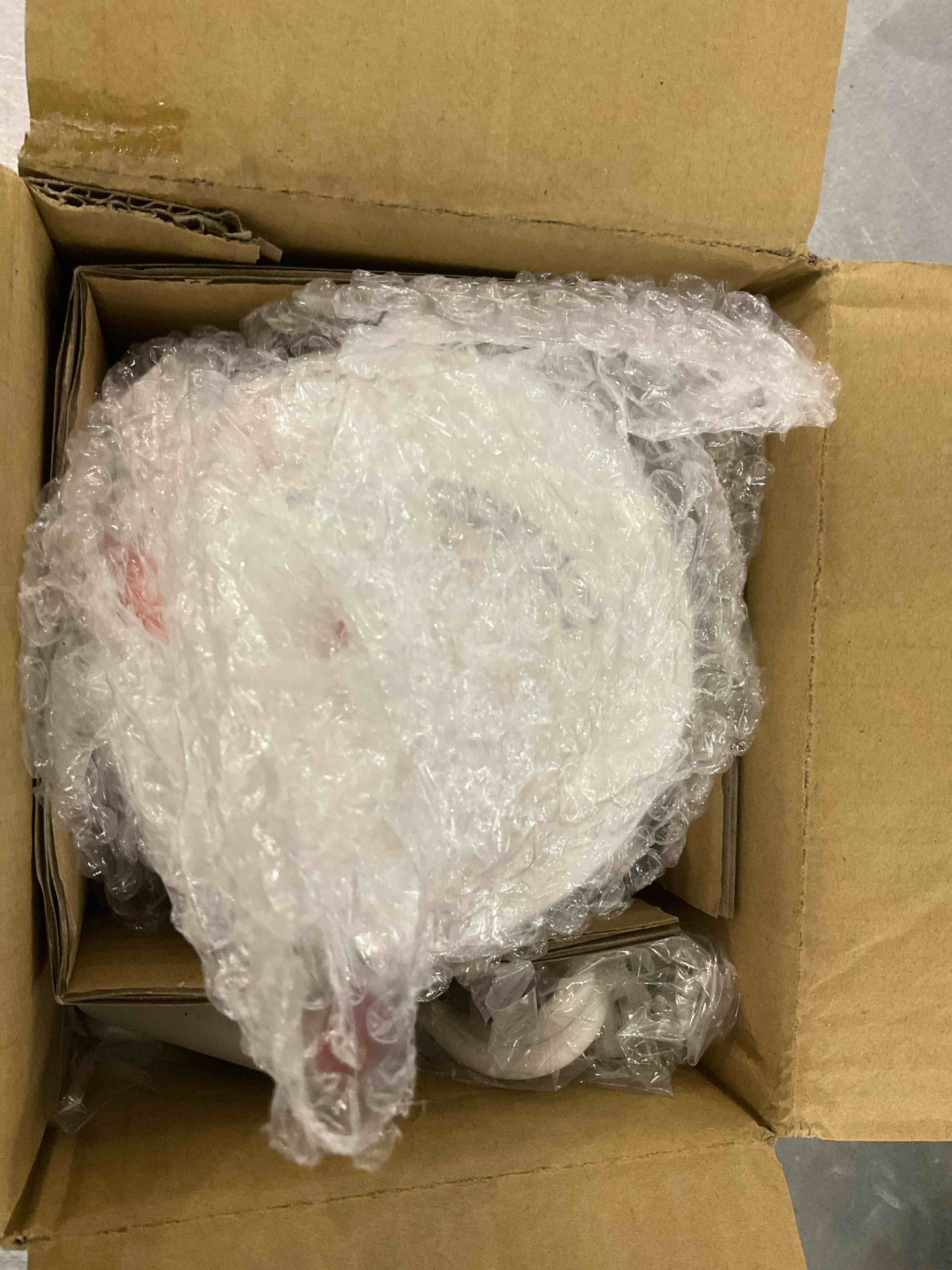 https://s3.amazonaws.com/lotting-images-prod/bidfta/EXS00859740_1704470041355.jpeg