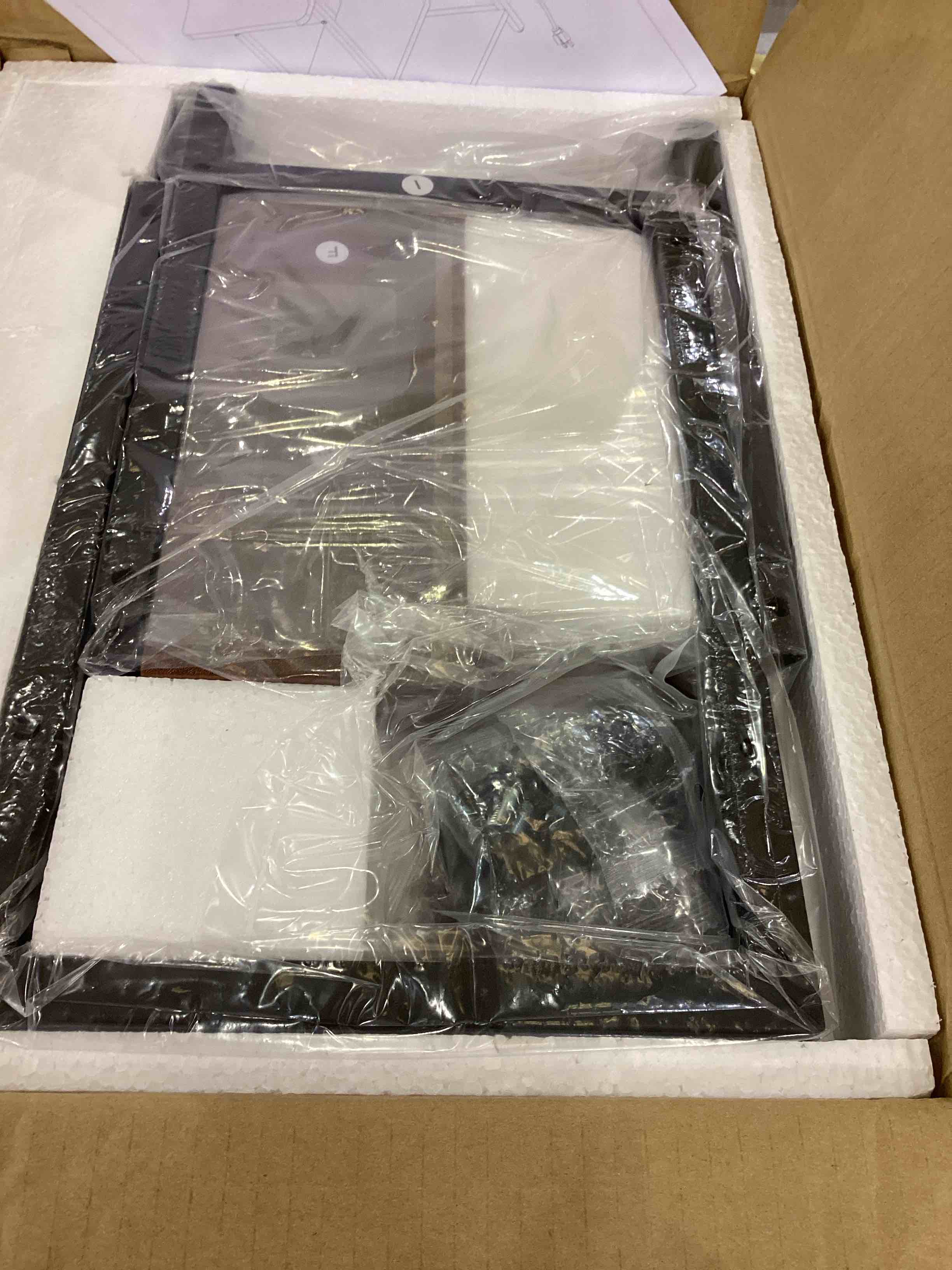 https://s3.amazonaws.com/lotting-images-prod/bidfta/EXS00860003_1700078601931.jpeg