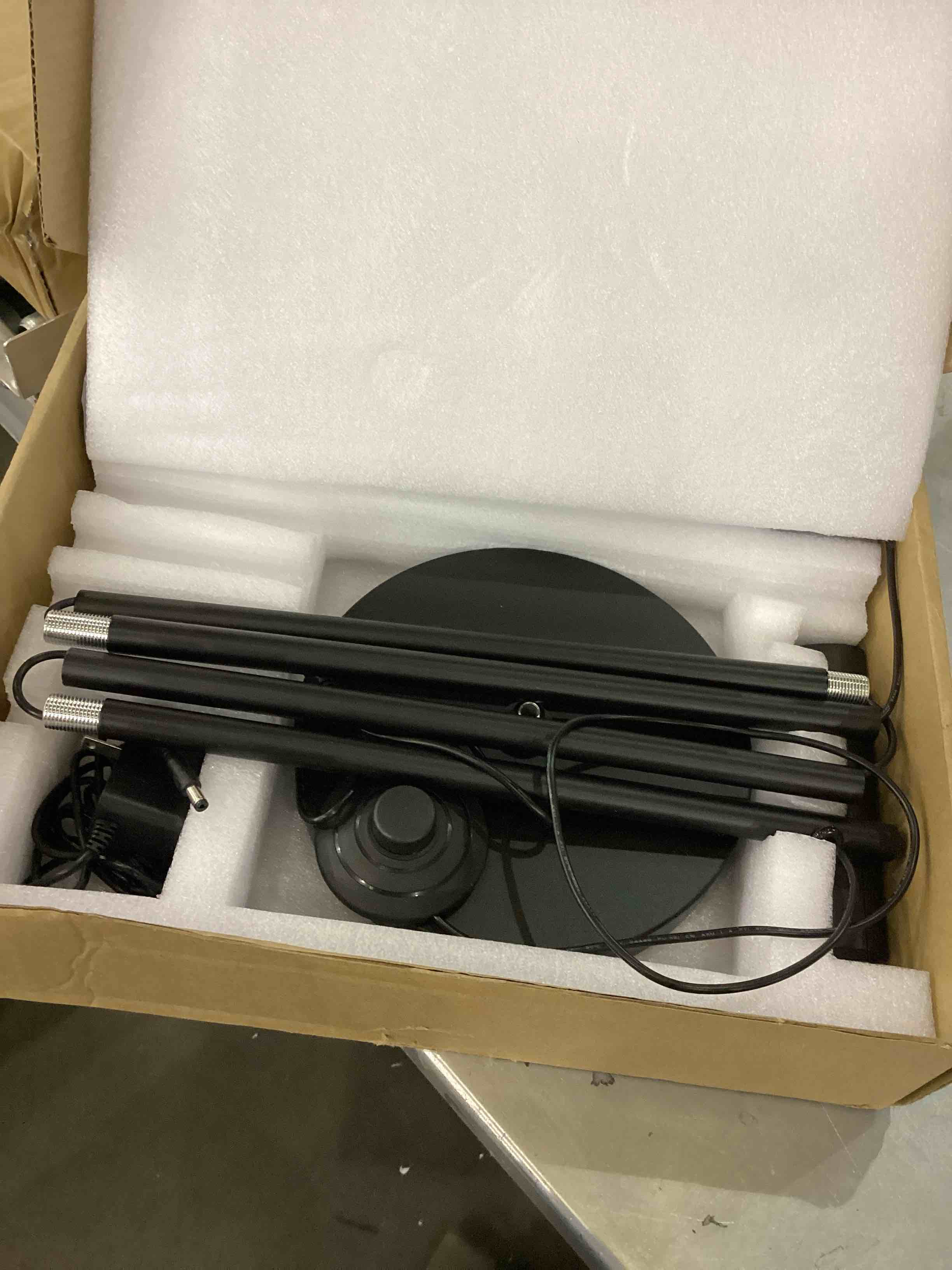 https://s3.amazonaws.com/lotting-images-prod/bidfta/EXS00860251_1700238451818.jpeg