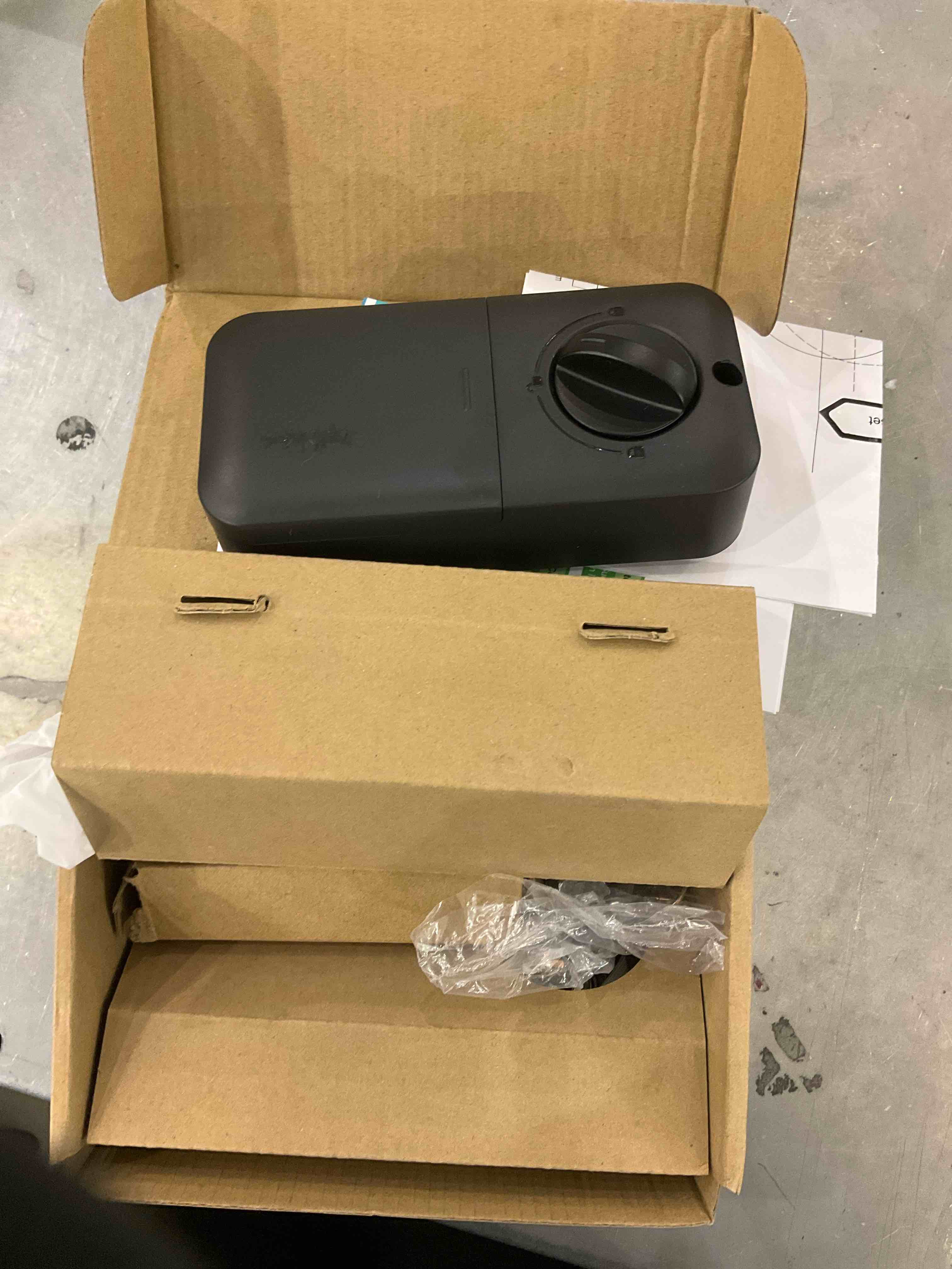 https://s3.amazonaws.com/lotting-images-prod/bidfta/EXS00862198_1704732680580.jpeg