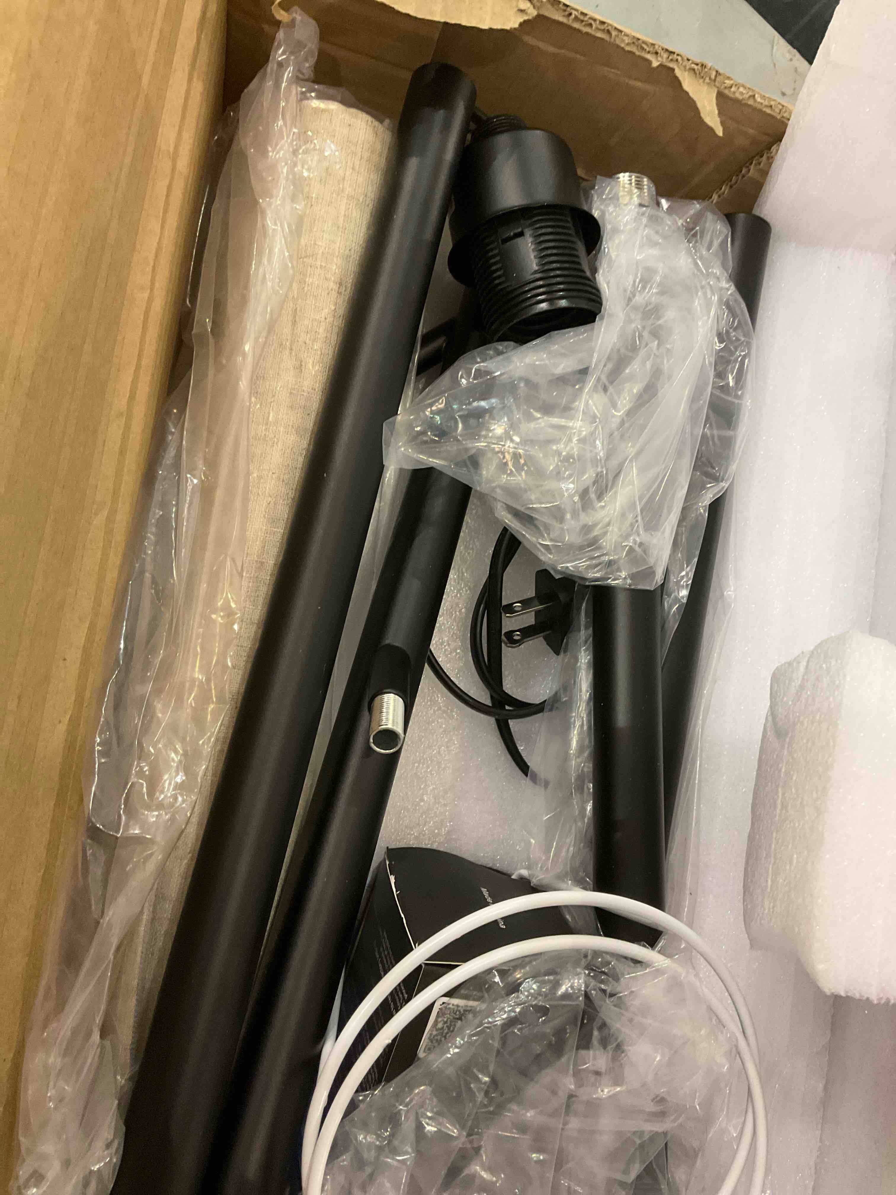 https://s3.amazonaws.com/lotting-images-prod/bidfta/EXS00862380_1704816258418.jpeg