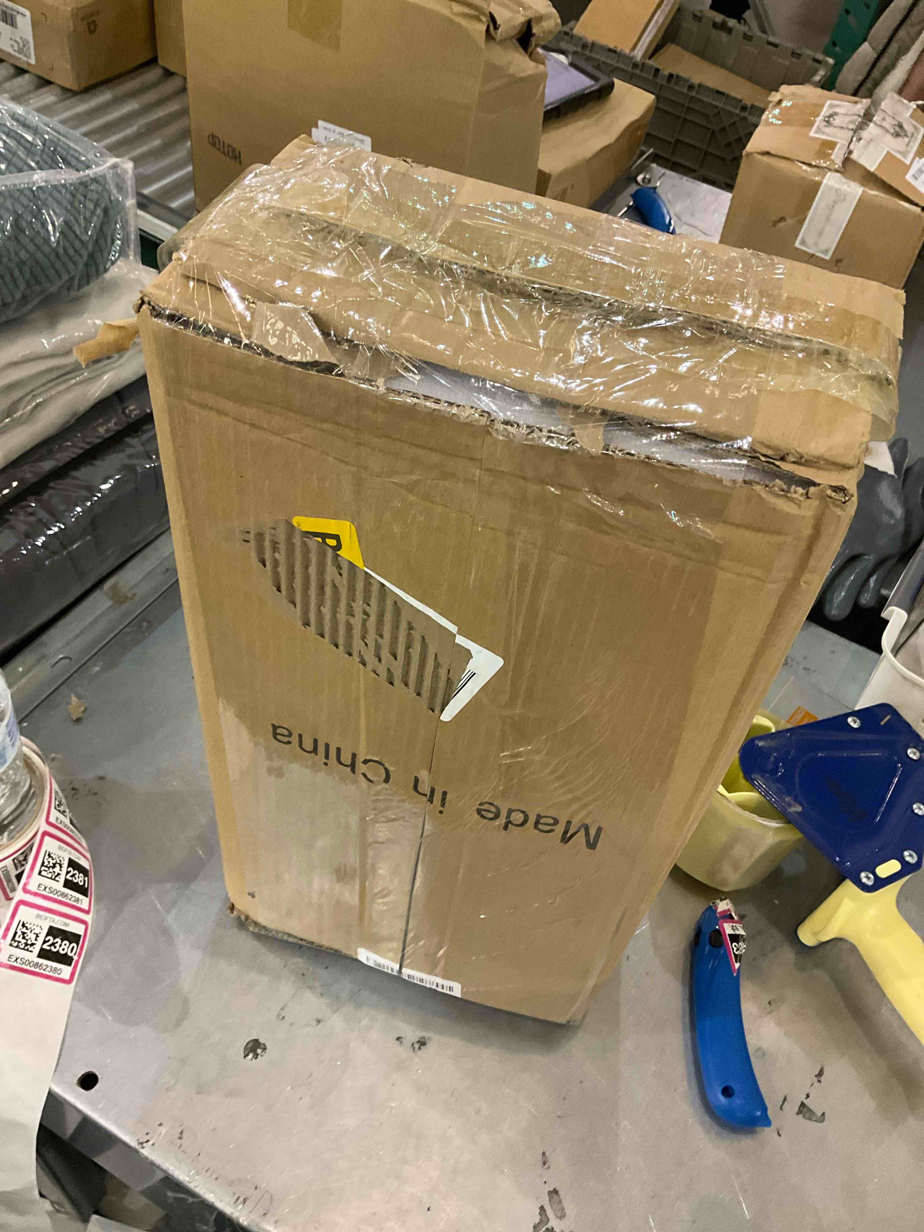 https://s3.amazonaws.com/lotting-images-prod/bidfta/EXS00862380_1704816300704.jpeg