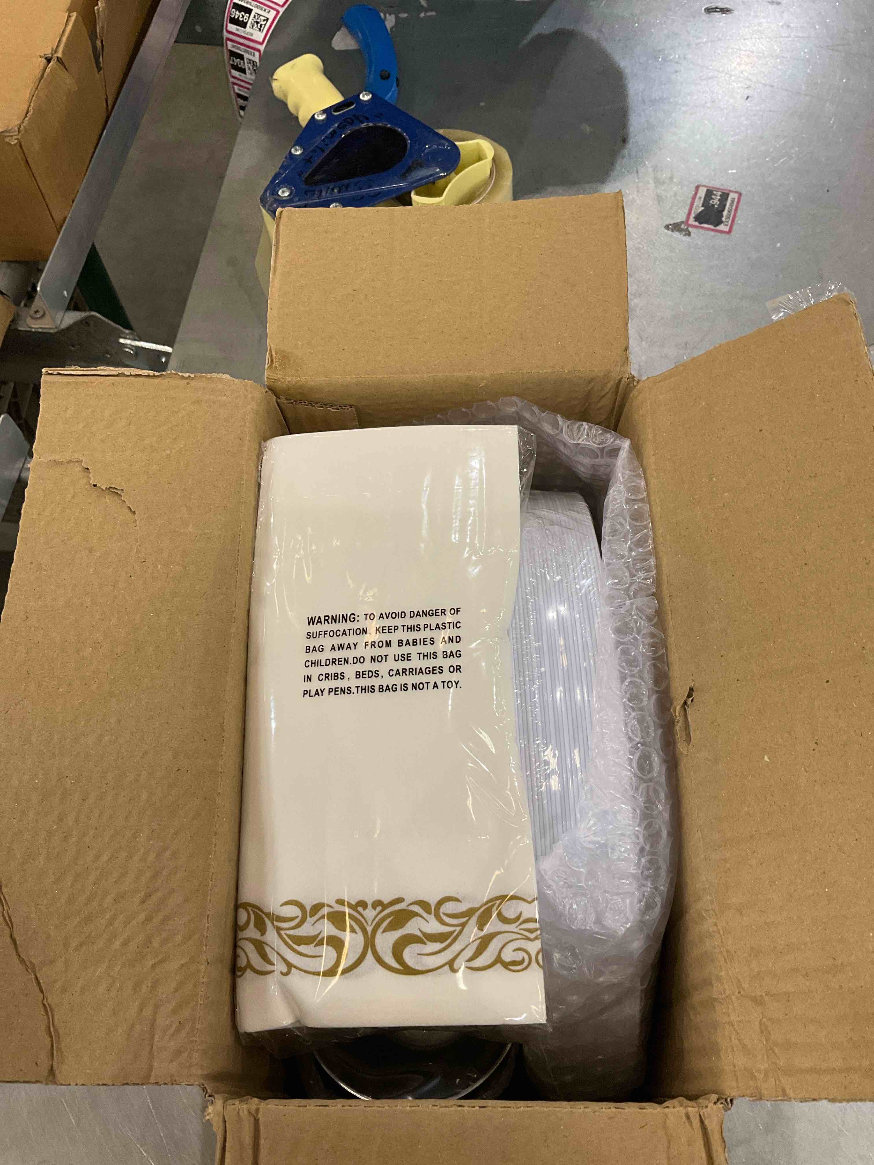 https://s3.amazonaws.com/lotting-images-prod/bidfta/EXS00862572_1702917852902.jpeg