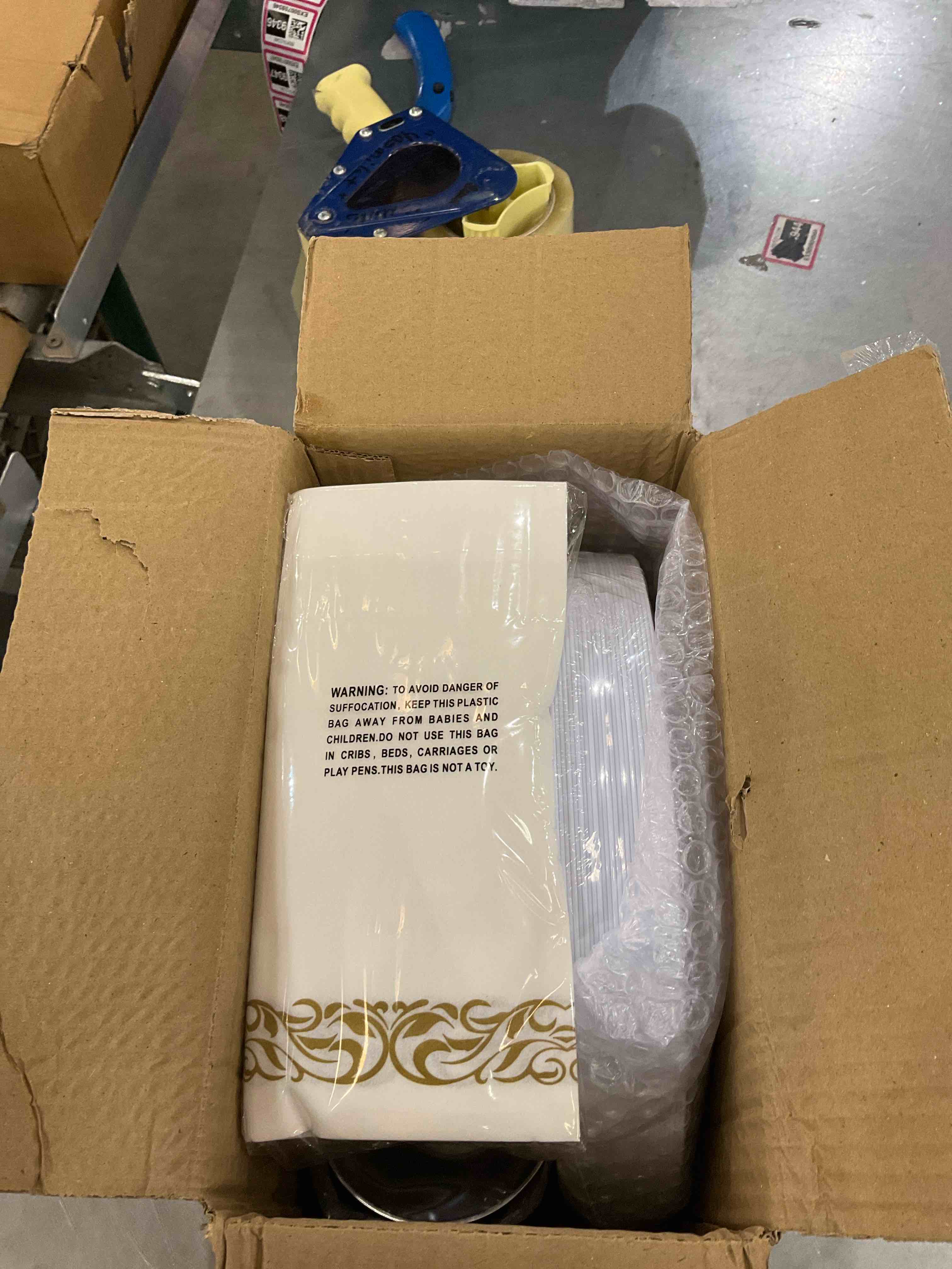 https://s3.amazonaws.com/lotting-images-prod/bidfta/EXS00862572_1702917853862.jpeg