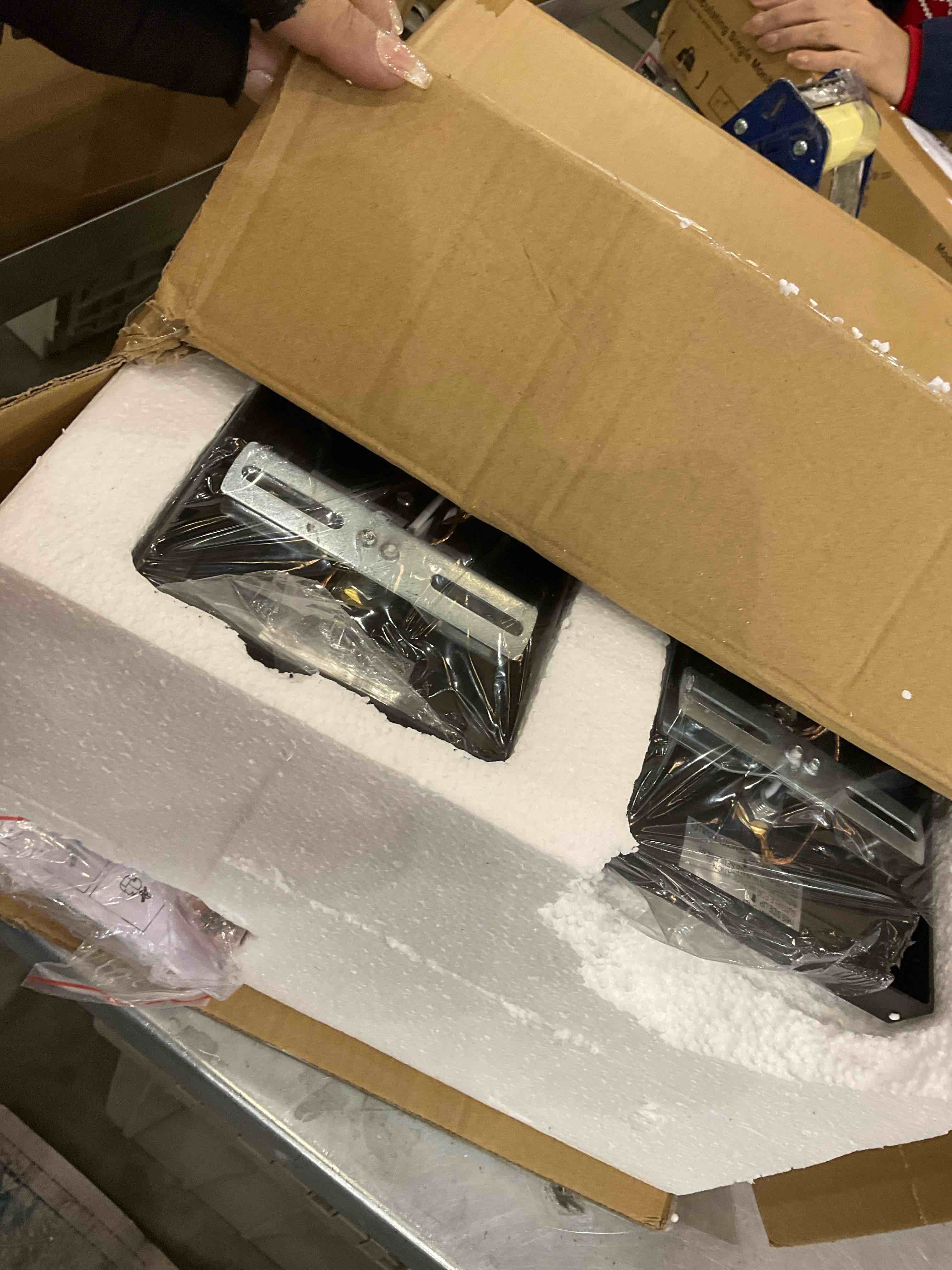 https://s3.amazonaws.com/lotting-images-prod/bidfta/EXS00862722_1703010281491.jpeg