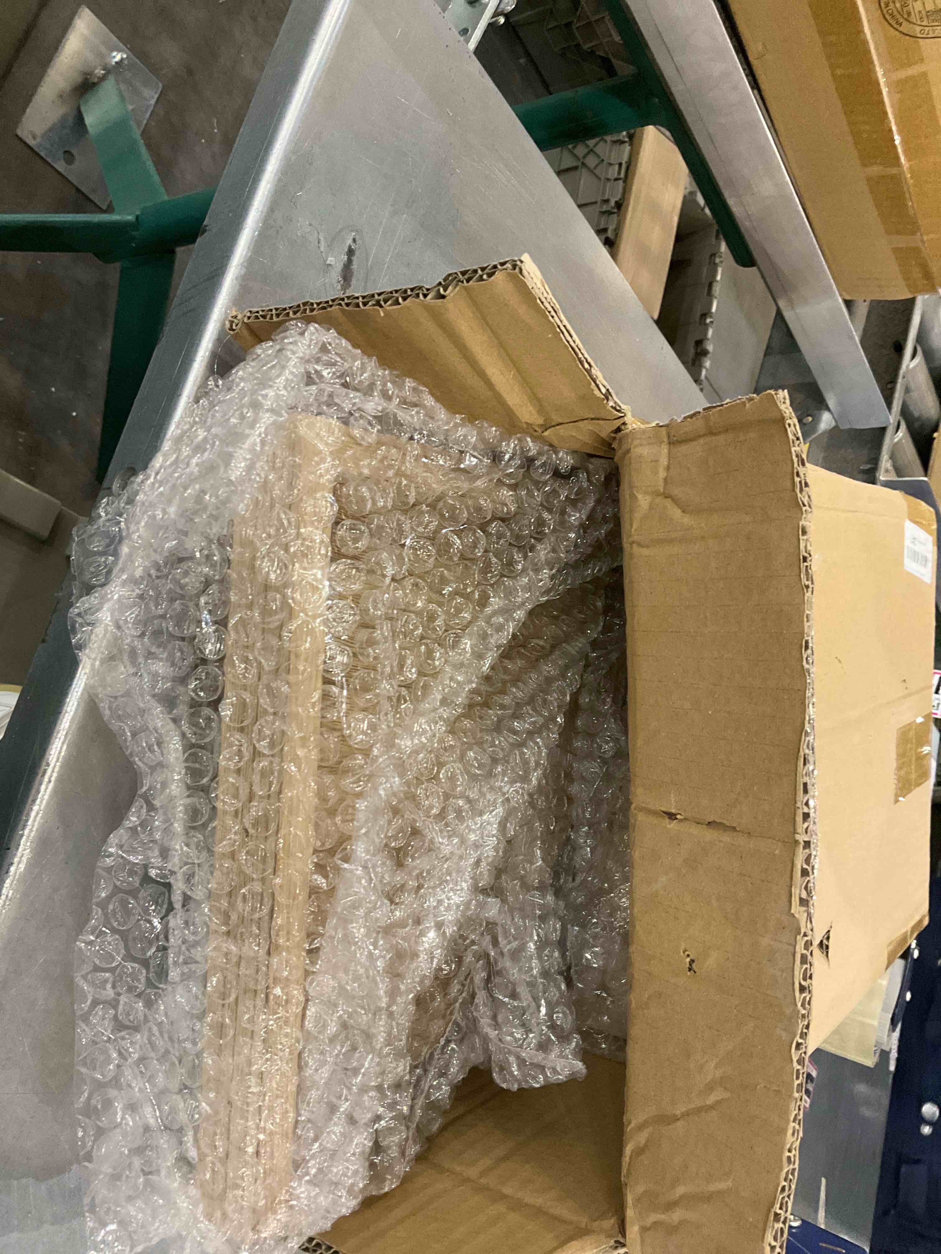 https://s3.amazonaws.com/lotting-images-prod/bidfta/EXS00862827_1703084101337.jpeg