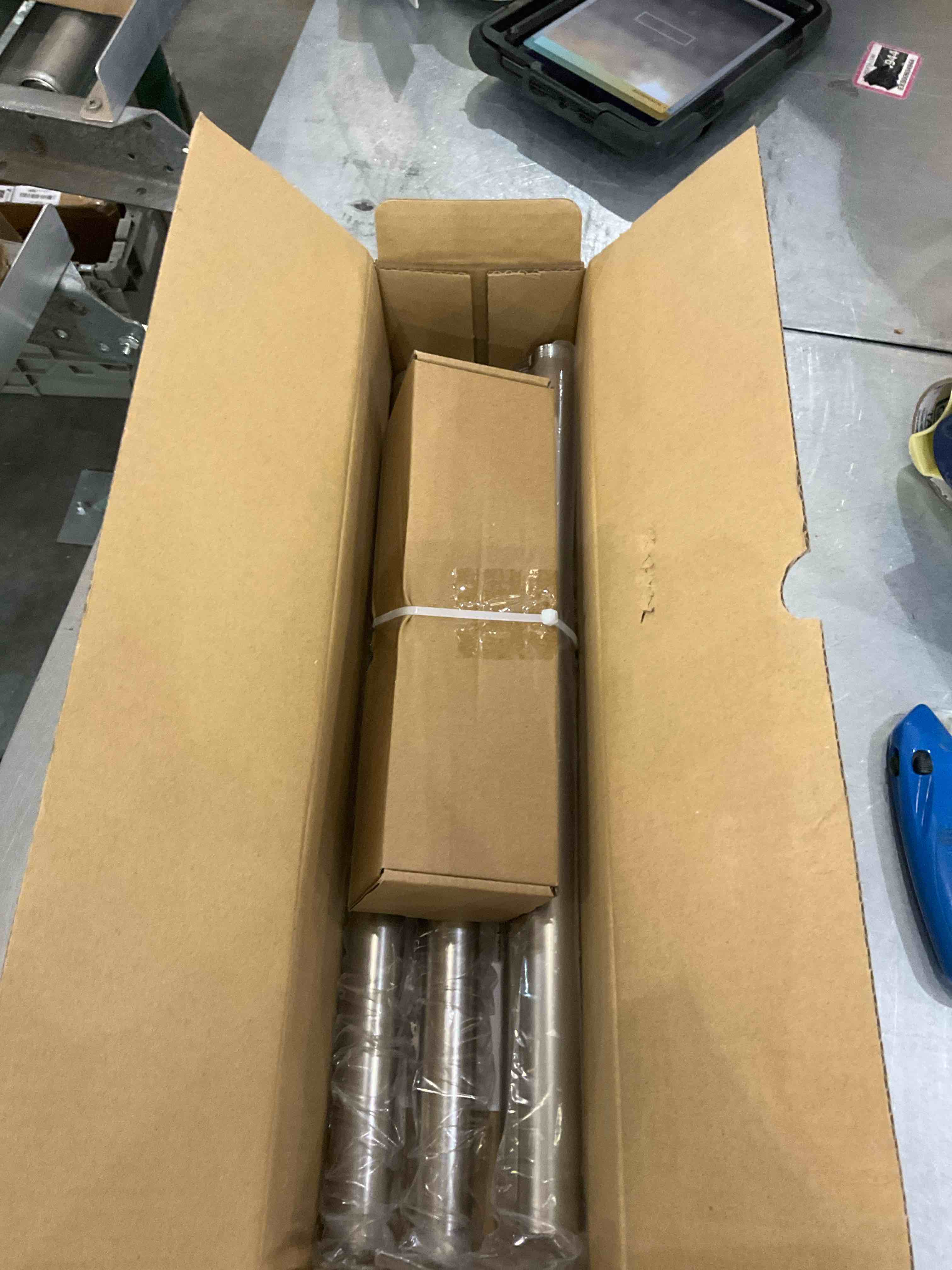 https://s3.amazonaws.com/lotting-images-prod/bidfta/EXS00862832_1703084734567.jpeg