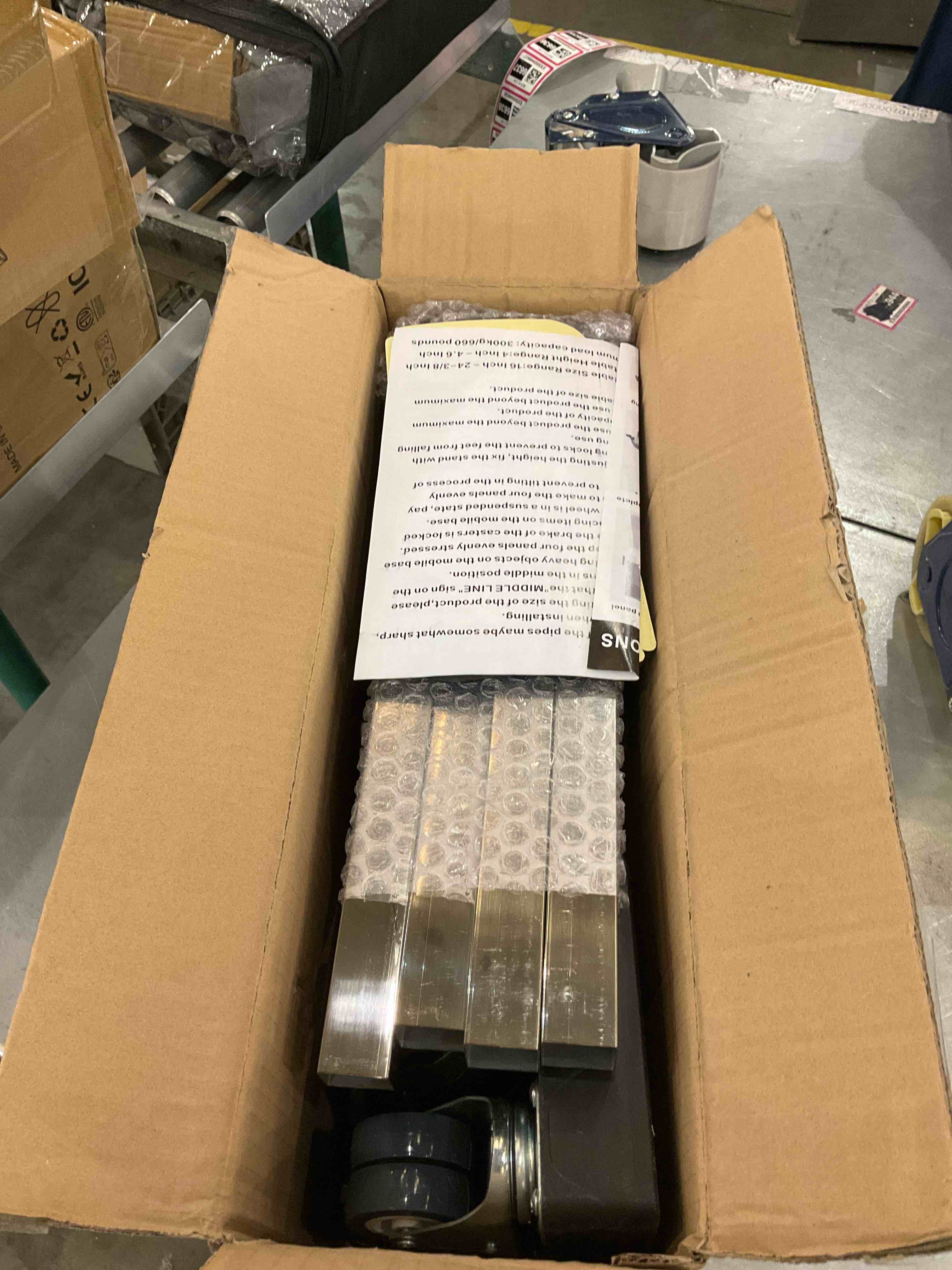 https://s3.amazonaws.com/lotting-images-prod/bidfta/EXS00862921_1703097467905.jpeg