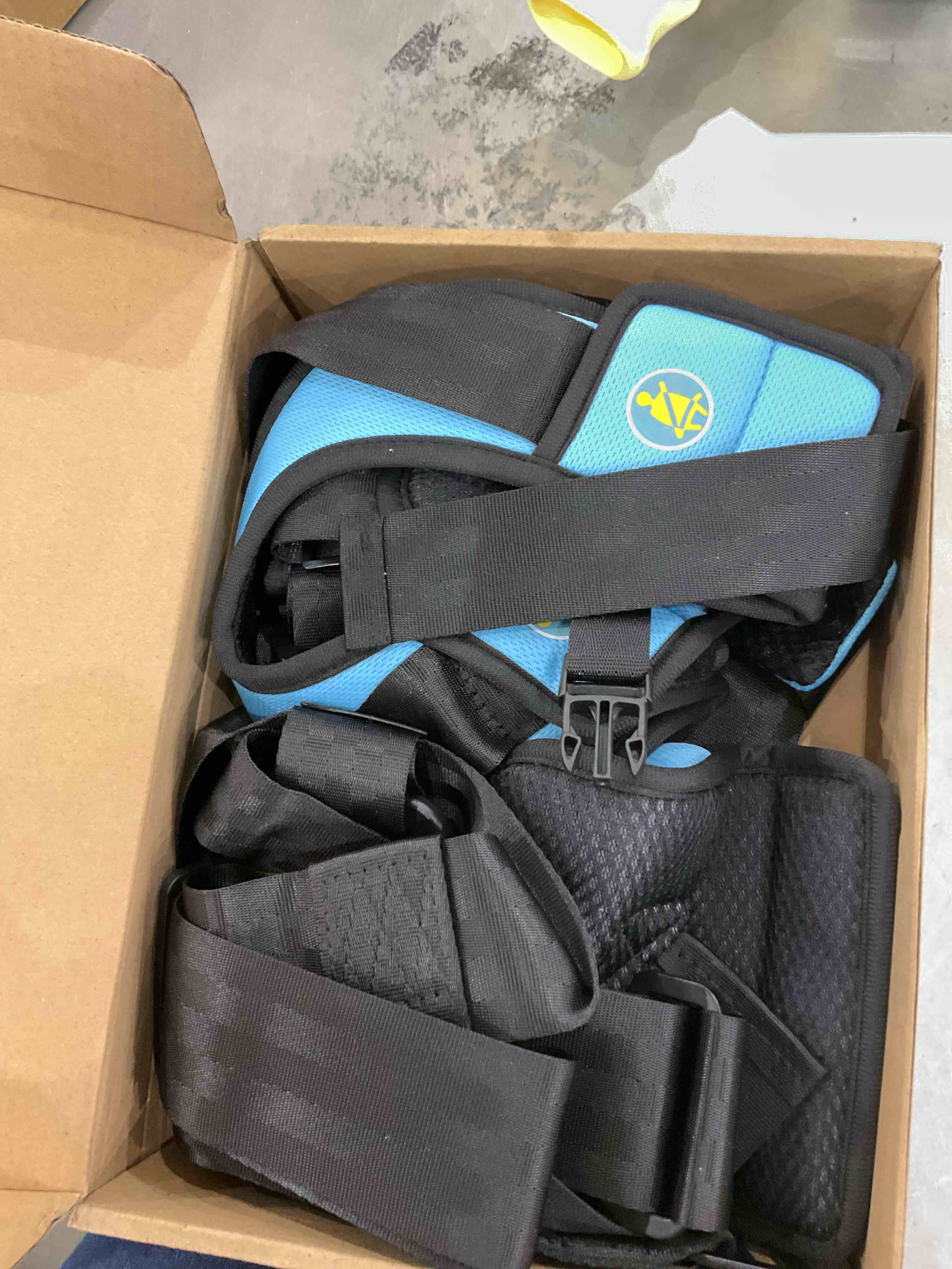 https://s3.amazonaws.com/lotting-images-prod/bidfta/EXS00862941_1703101504741.jpeg