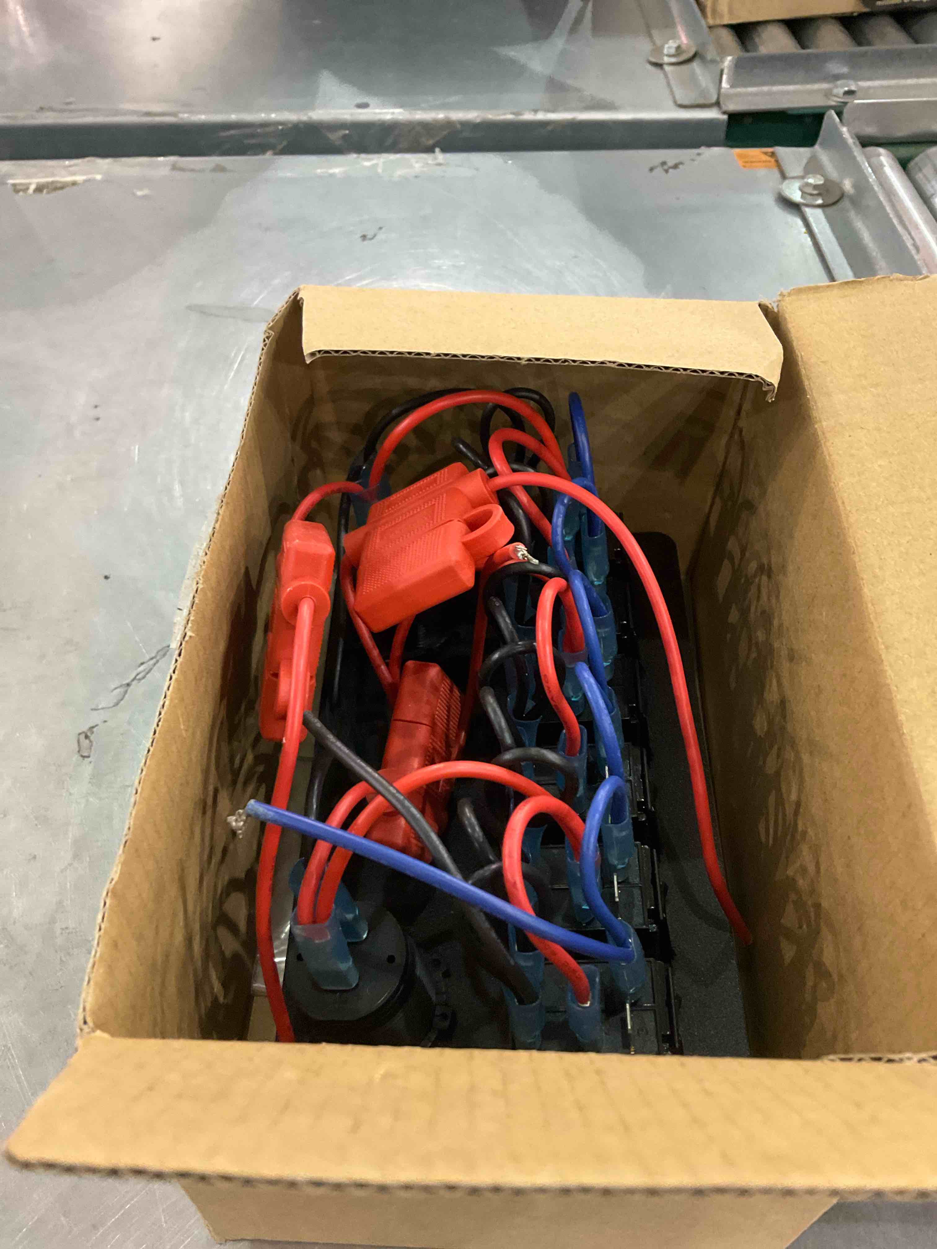 https://s3.amazonaws.com/lotting-images-prod/bidfta/EXS00863884_1700664686151.jpeg