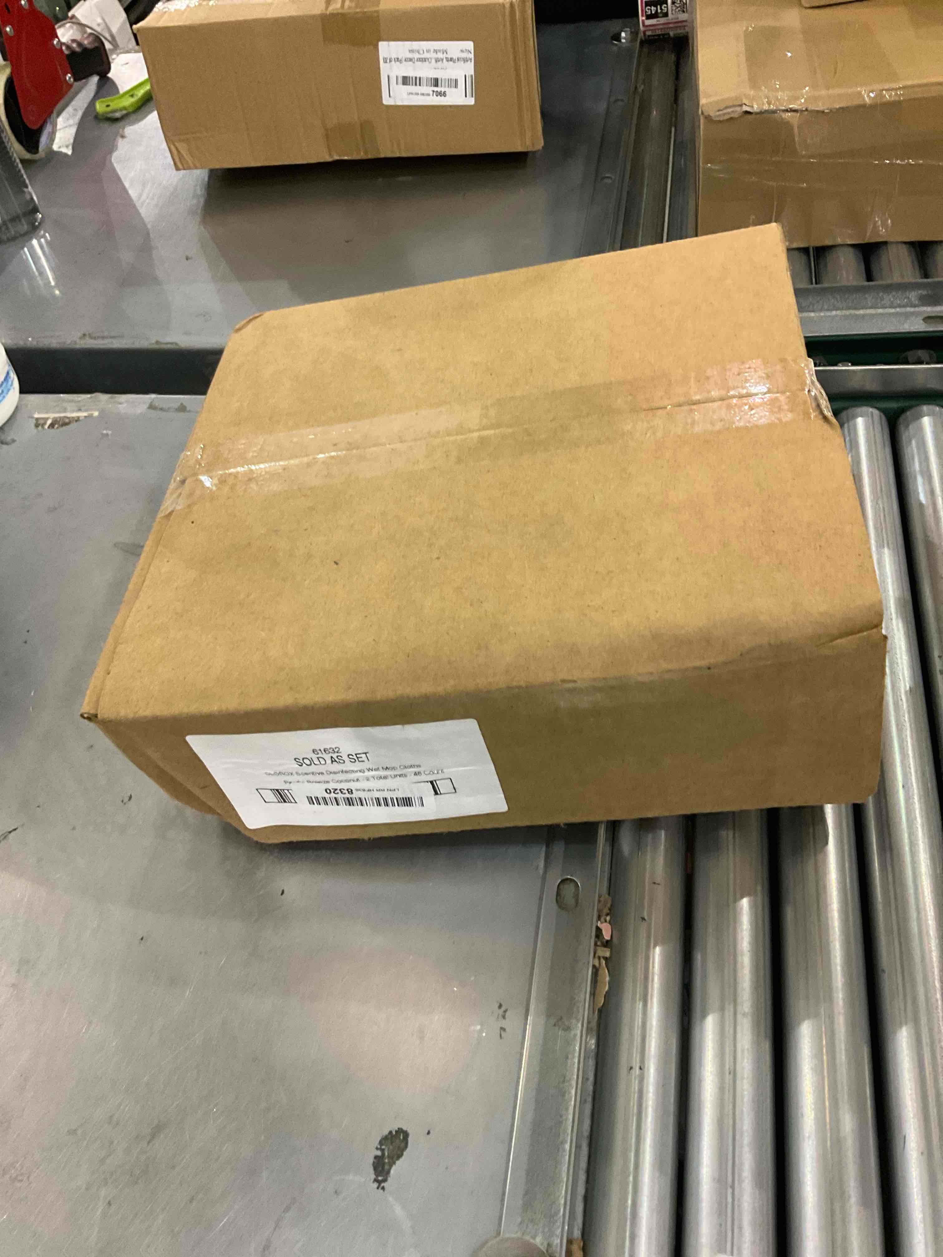https://s3.amazonaws.com/lotting-images-prod/bidfta/EXS00863924_1700668339894.jpeg
