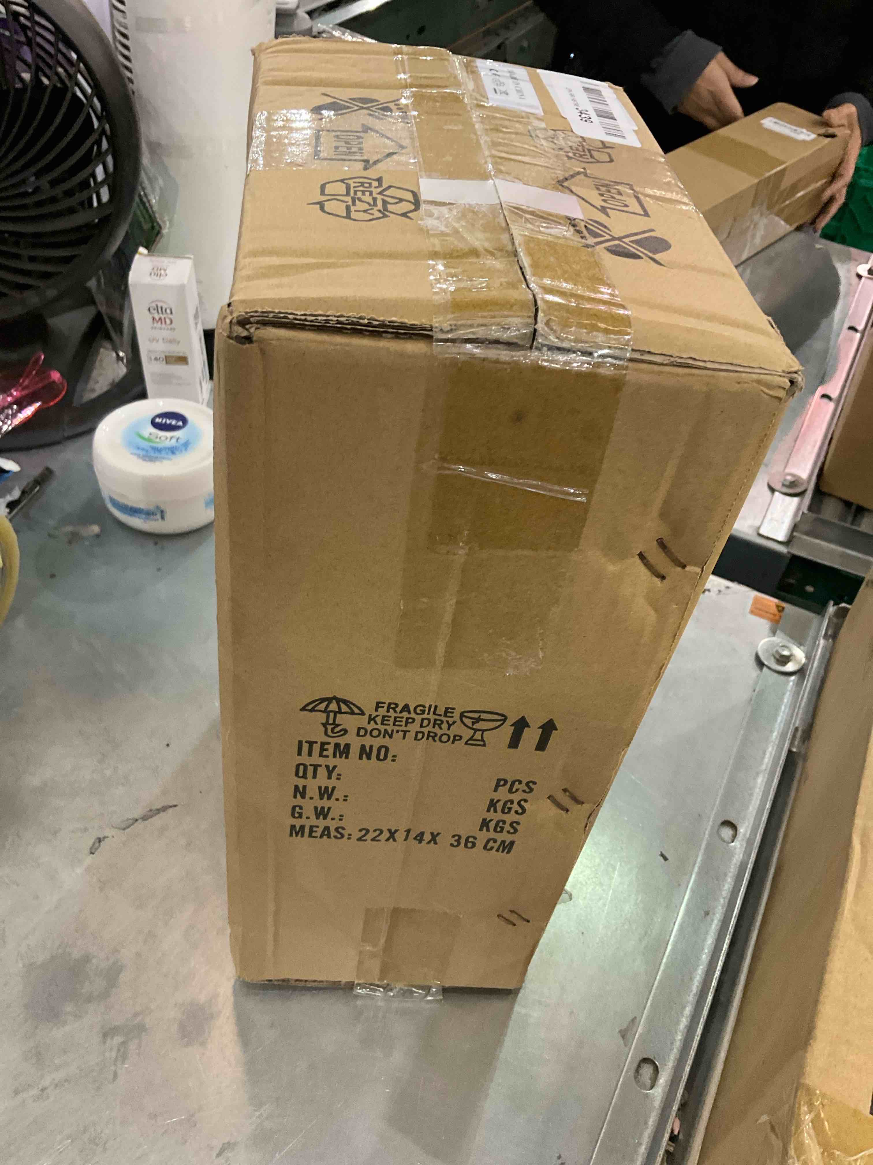 https://s3.amazonaws.com/lotting-images-prod/bidfta/EXS00863967_1700674809991.jpeg