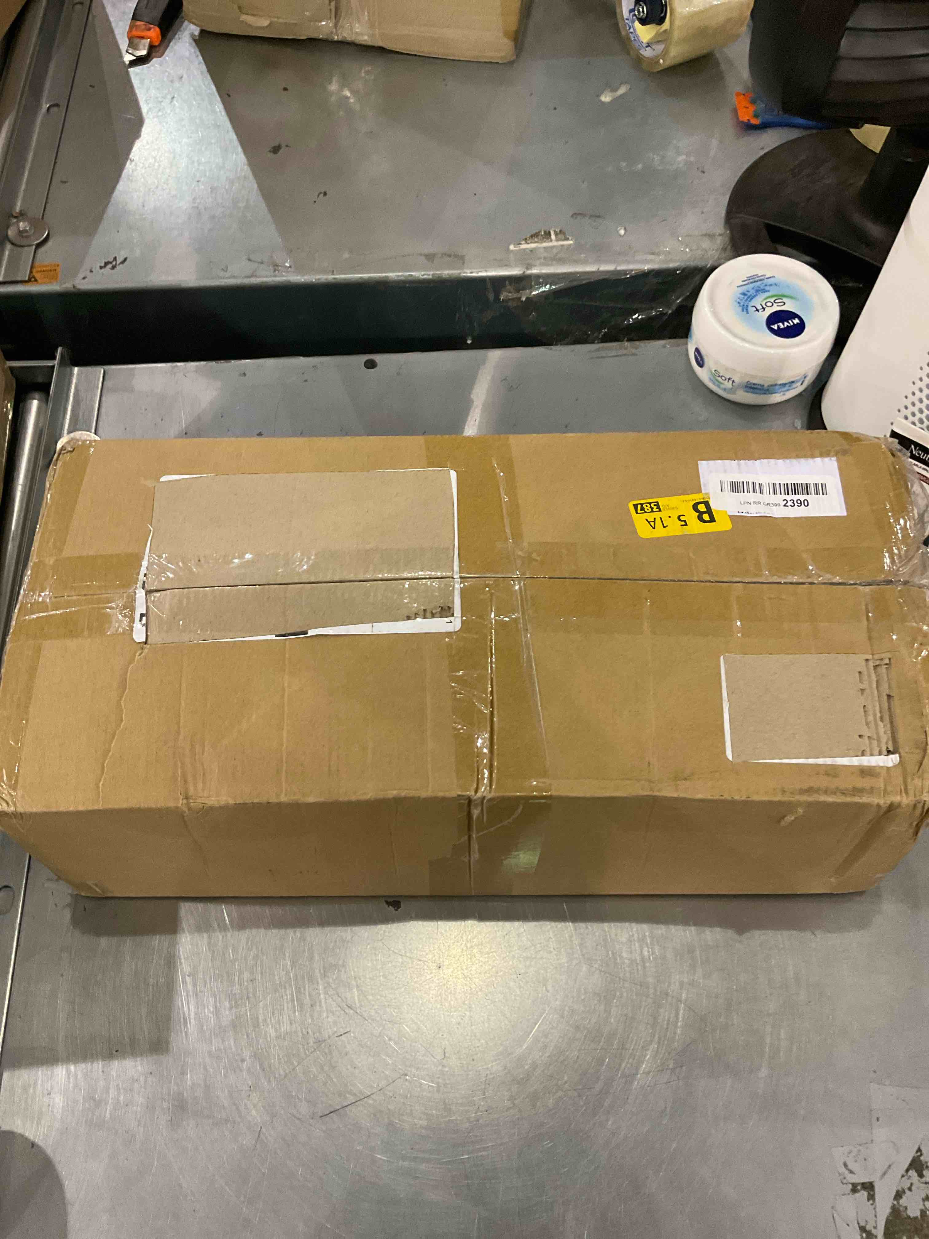 https://s3.amazonaws.com/lotting-images-prod/bidfta/EXS00865435_1699621783058.jpeg