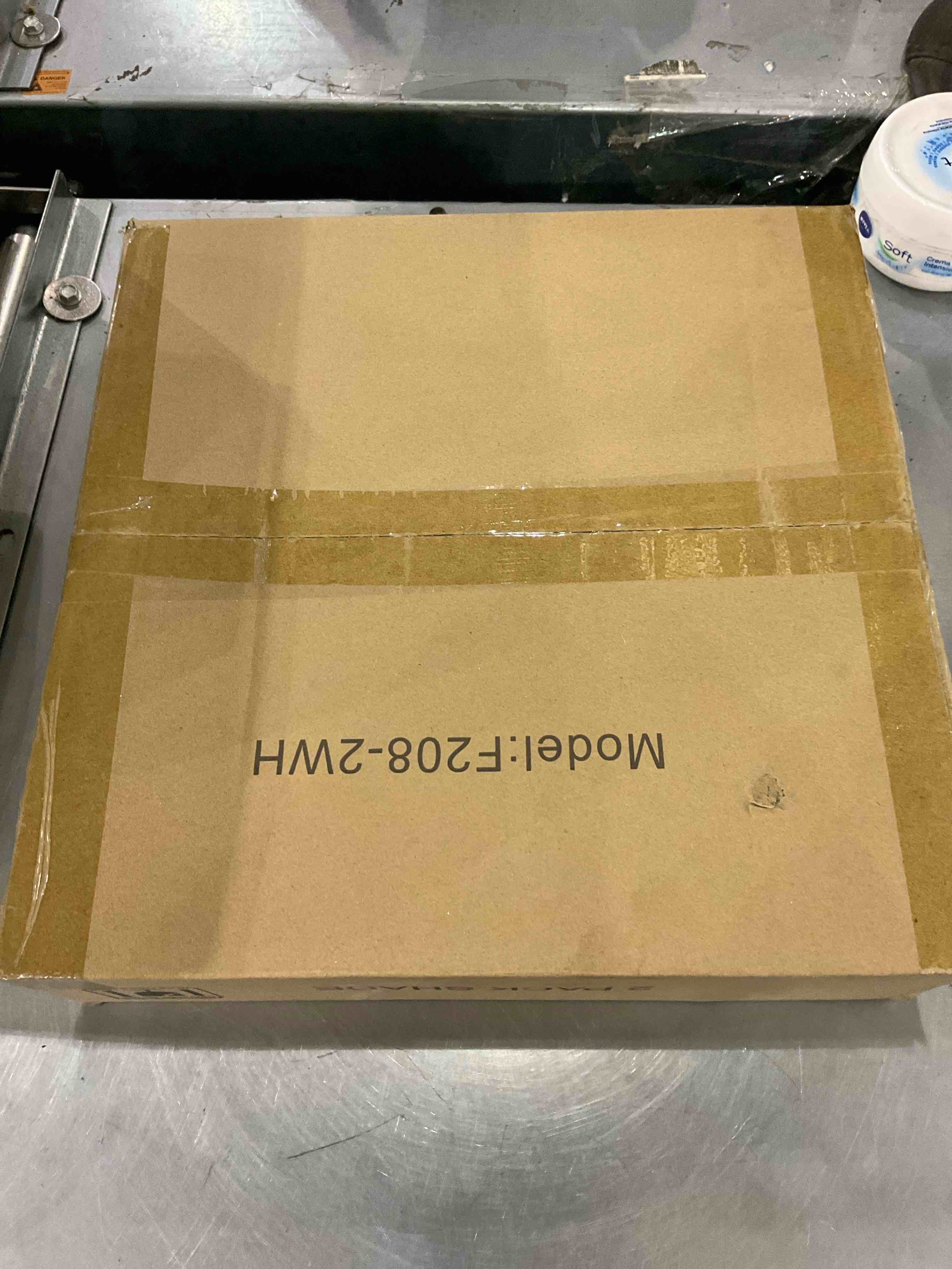 https://s3.amazonaws.com/lotting-images-prod/bidfta/EXS00865476_1699624285793.jpeg