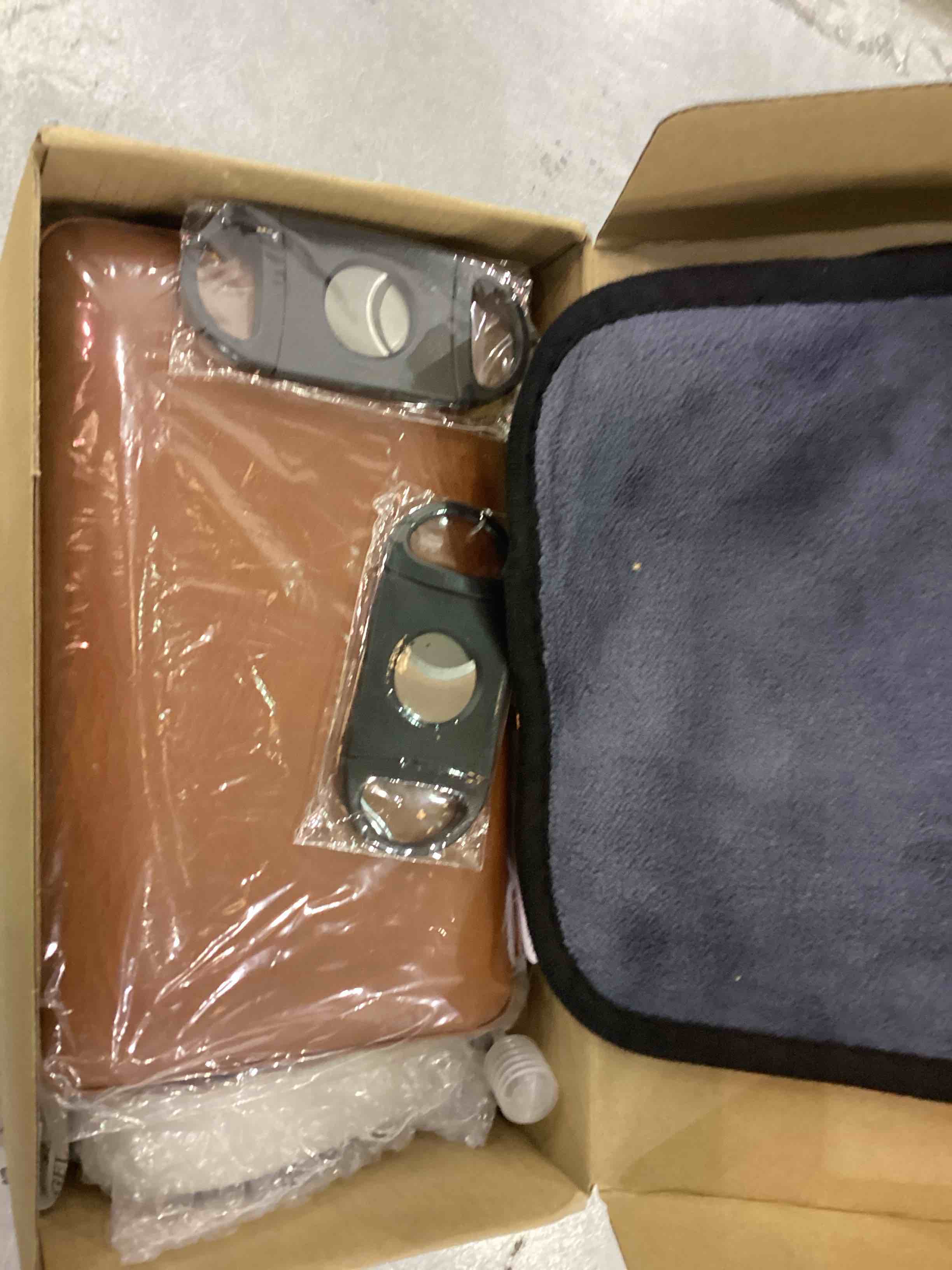 https://s3.amazonaws.com/lotting-images-prod/bidfta/EXS00865664_1700669697187.jpeg
