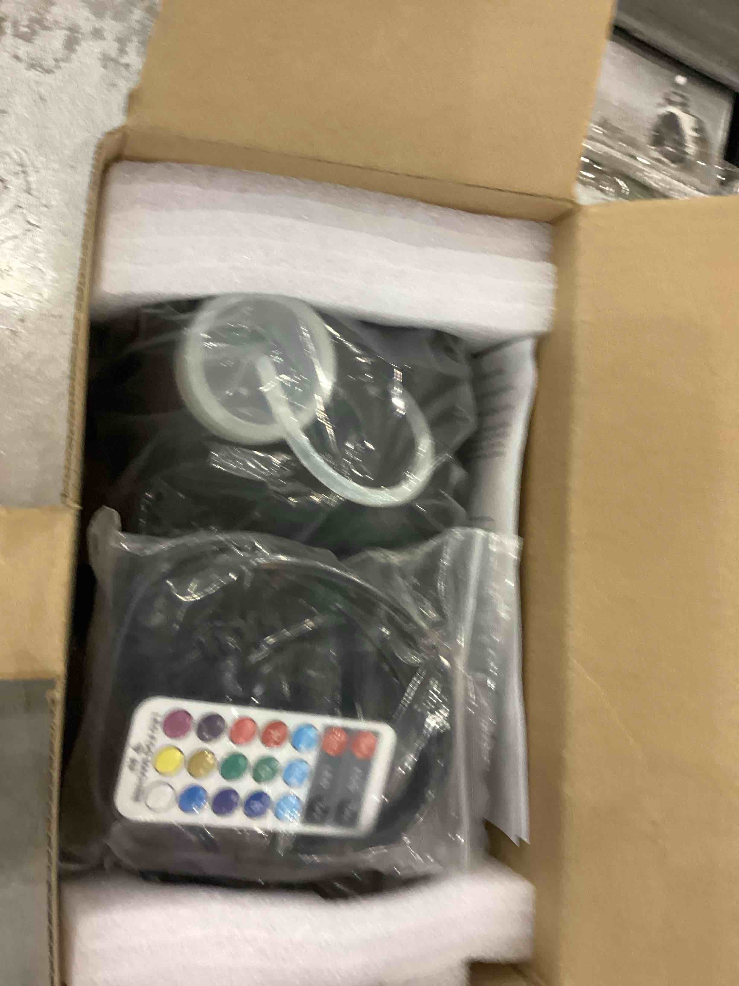 https://s3.amazonaws.com/lotting-images-prod/bidfta/EXS00865887_1702497363178.jpeg