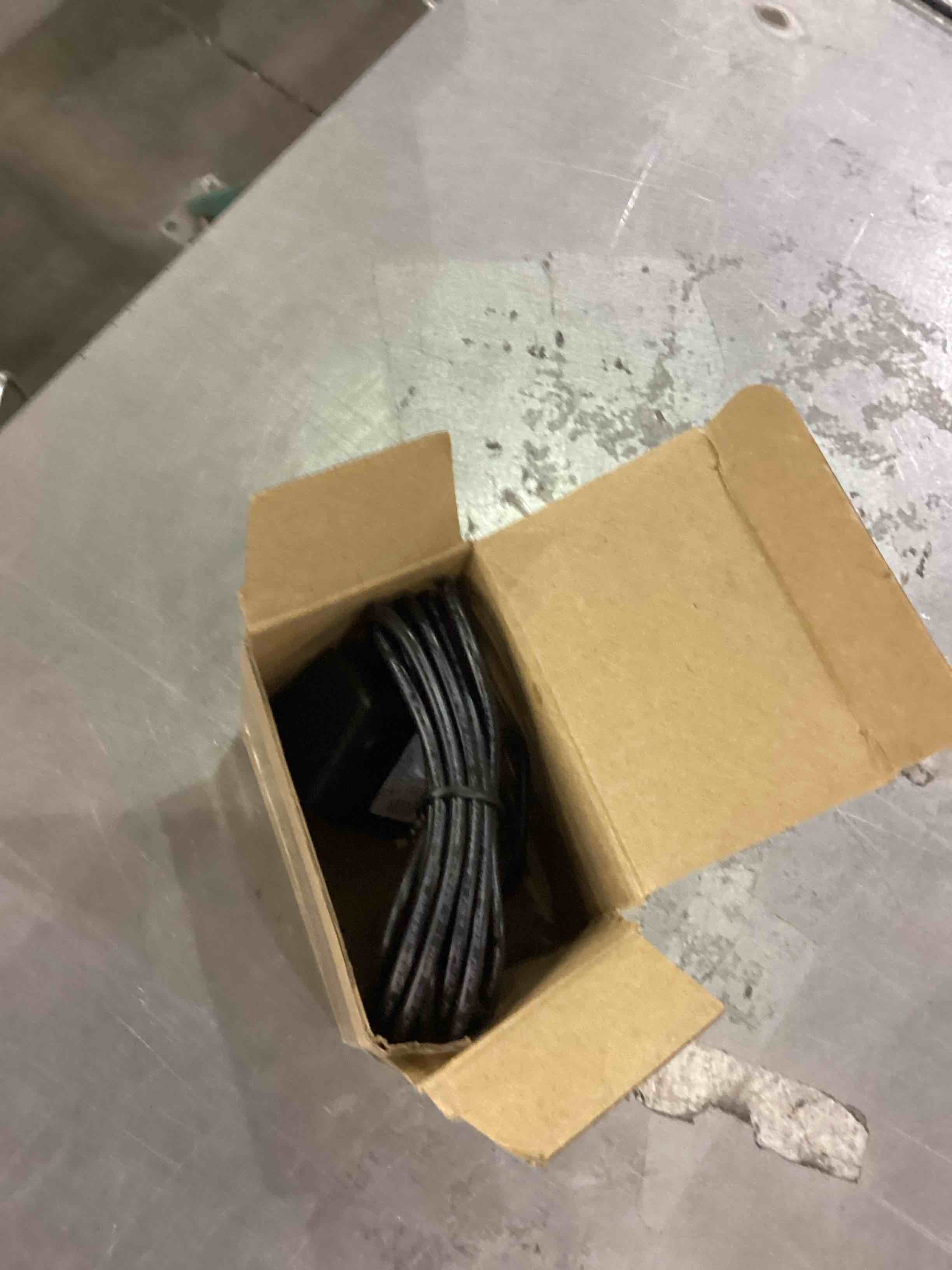 https://s3.amazonaws.com/lotting-images-prod/bidfta/EXS00866204_1699618831316.jpeg