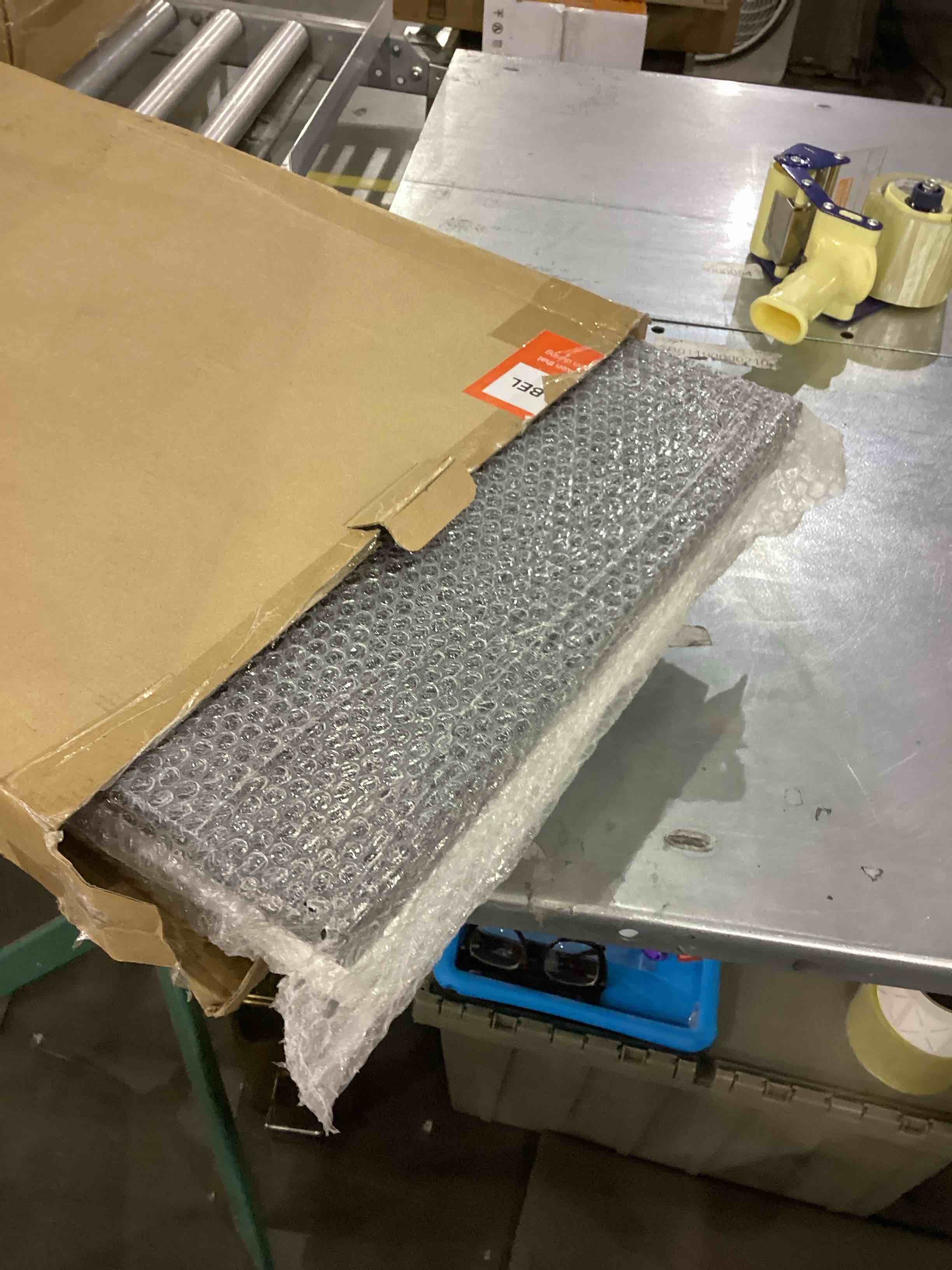 https://s3.amazonaws.com/lotting-images-prod/bidfta/EXS00866367_1700053888167.jpeg
