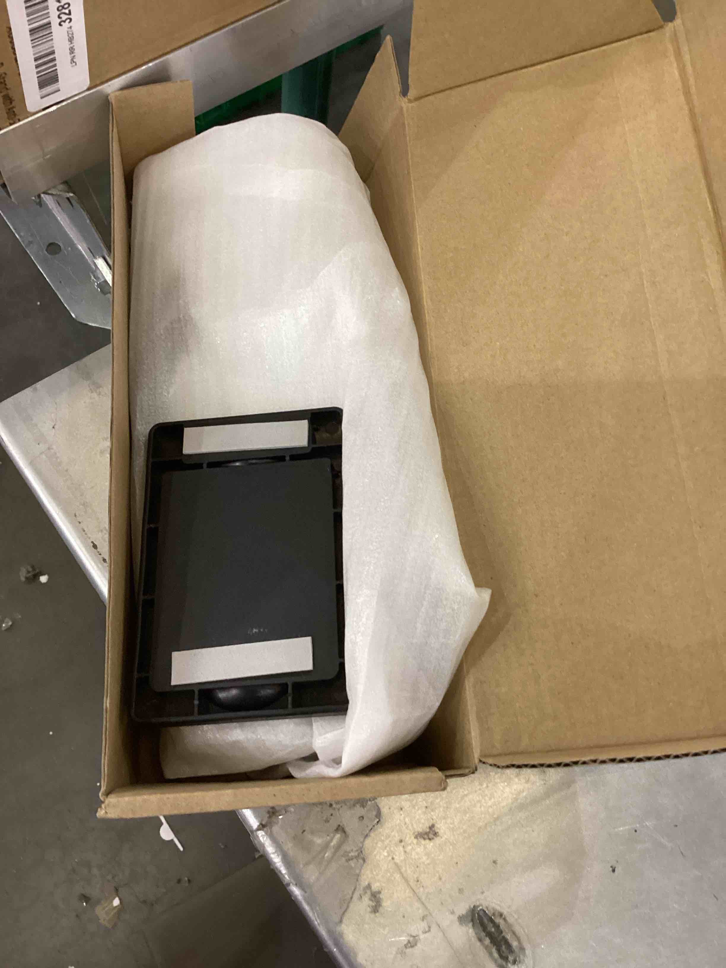 https://s3.amazonaws.com/lotting-images-prod/bidfta/EXS00866454_1700070202653.jpeg